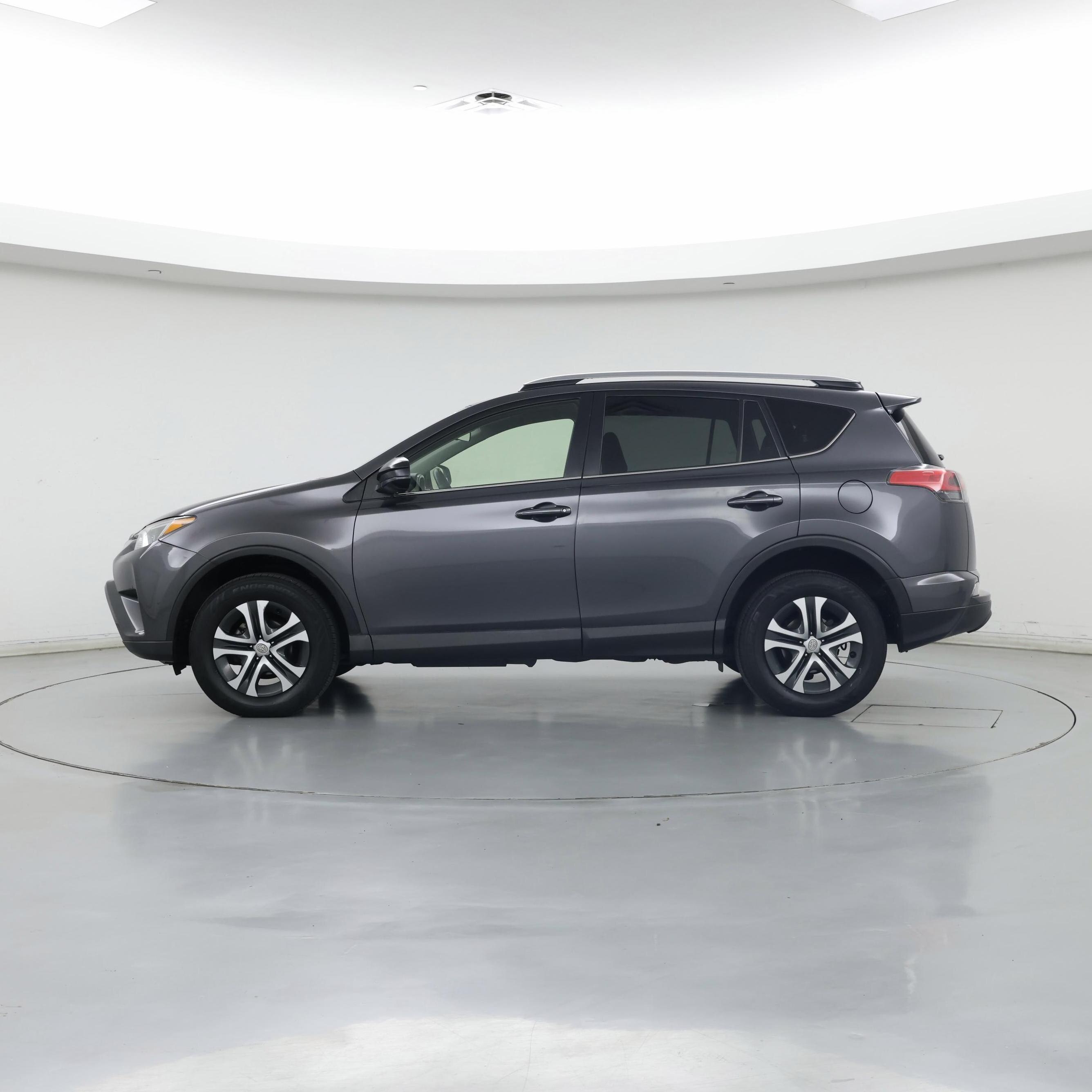 Thumbnail: 2017 Toyota RAV4 - 3