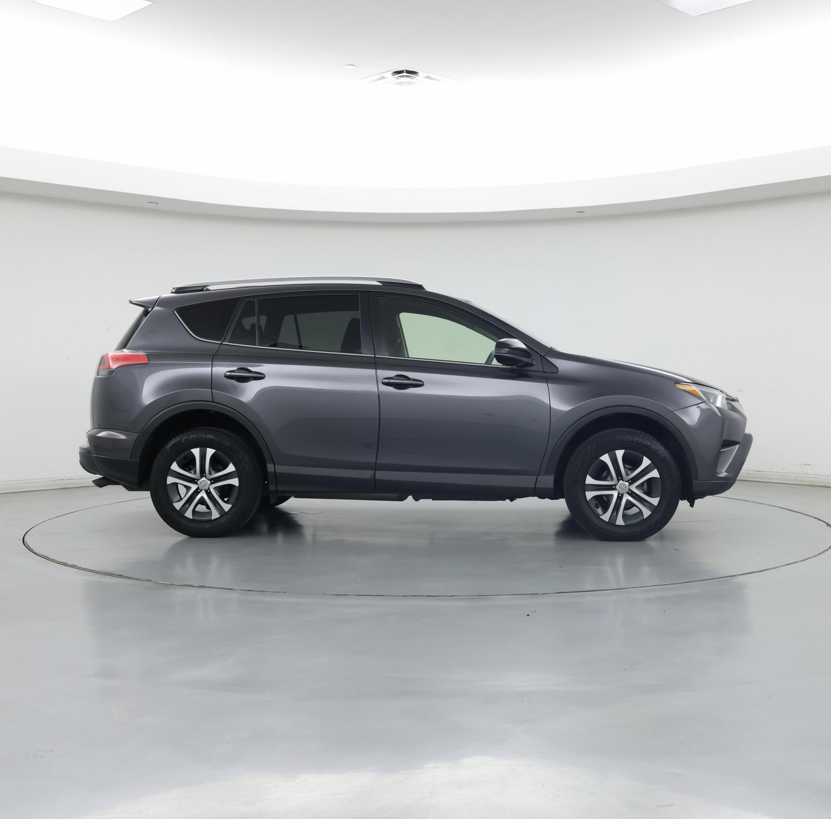Thumbnail: 2017 Toyota RAV4 - 7