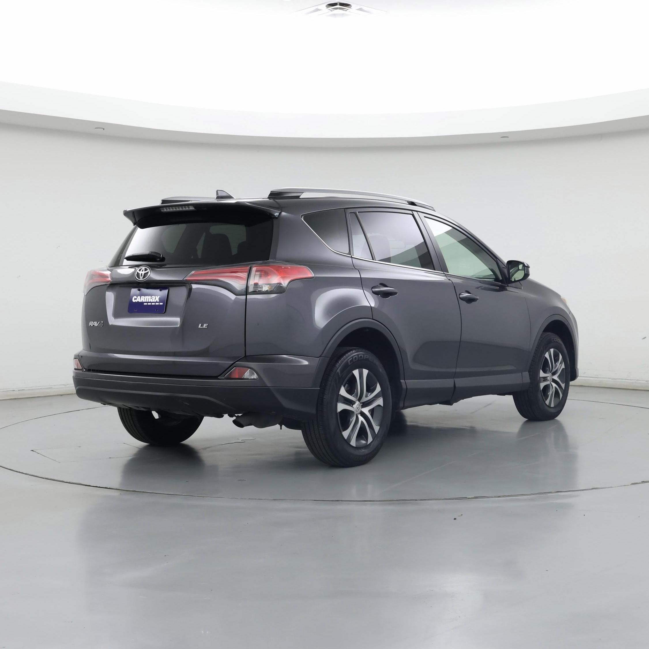 Thumbnail: 2017 Toyota RAV4 - 8