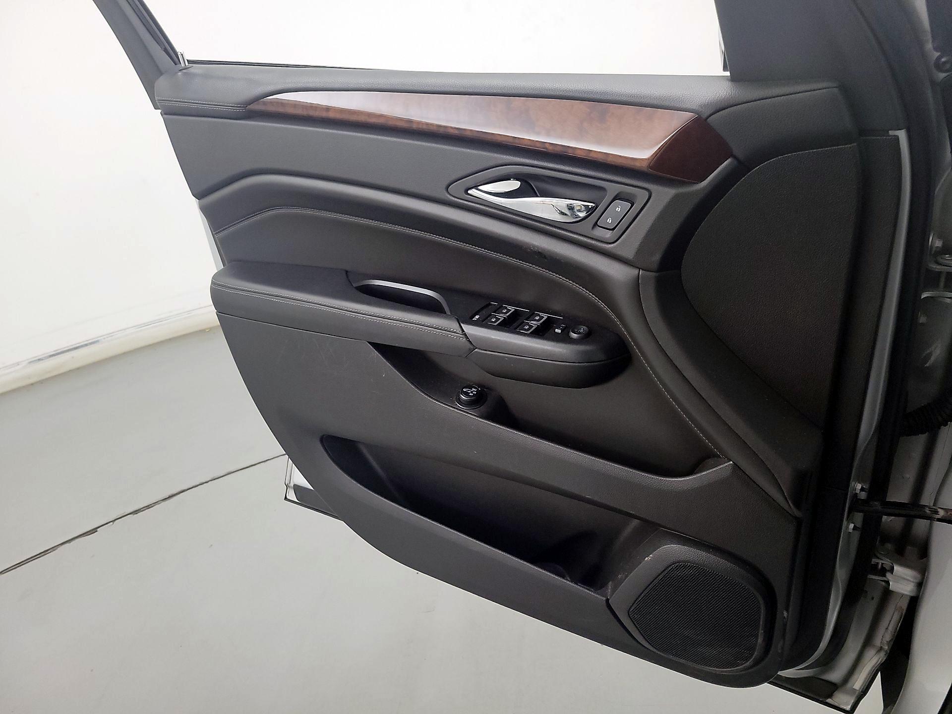 Thumbnail: 2016 Cadillac SRX - 12