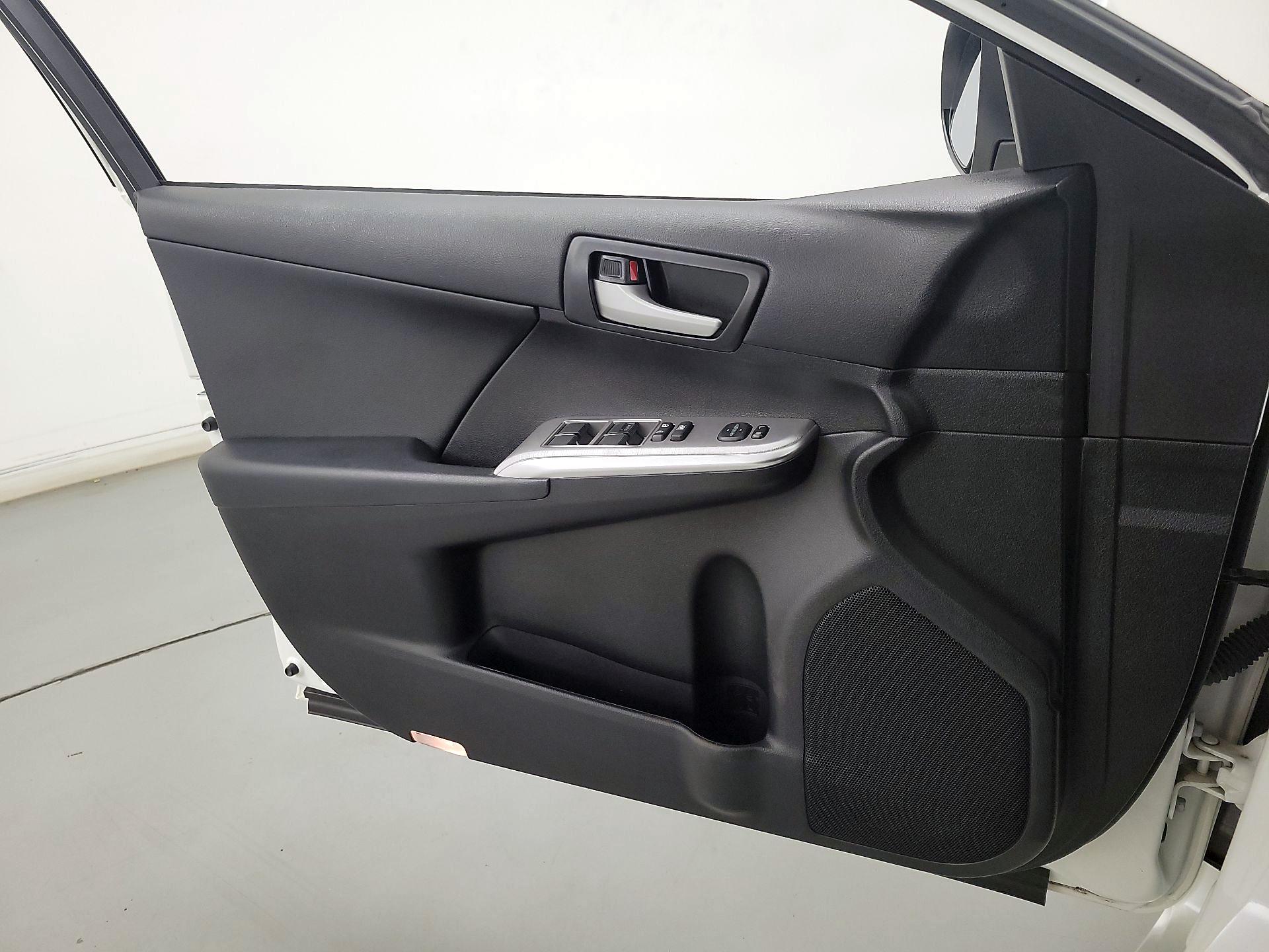 Thumbnail: 2014 Toyota Camry - 12