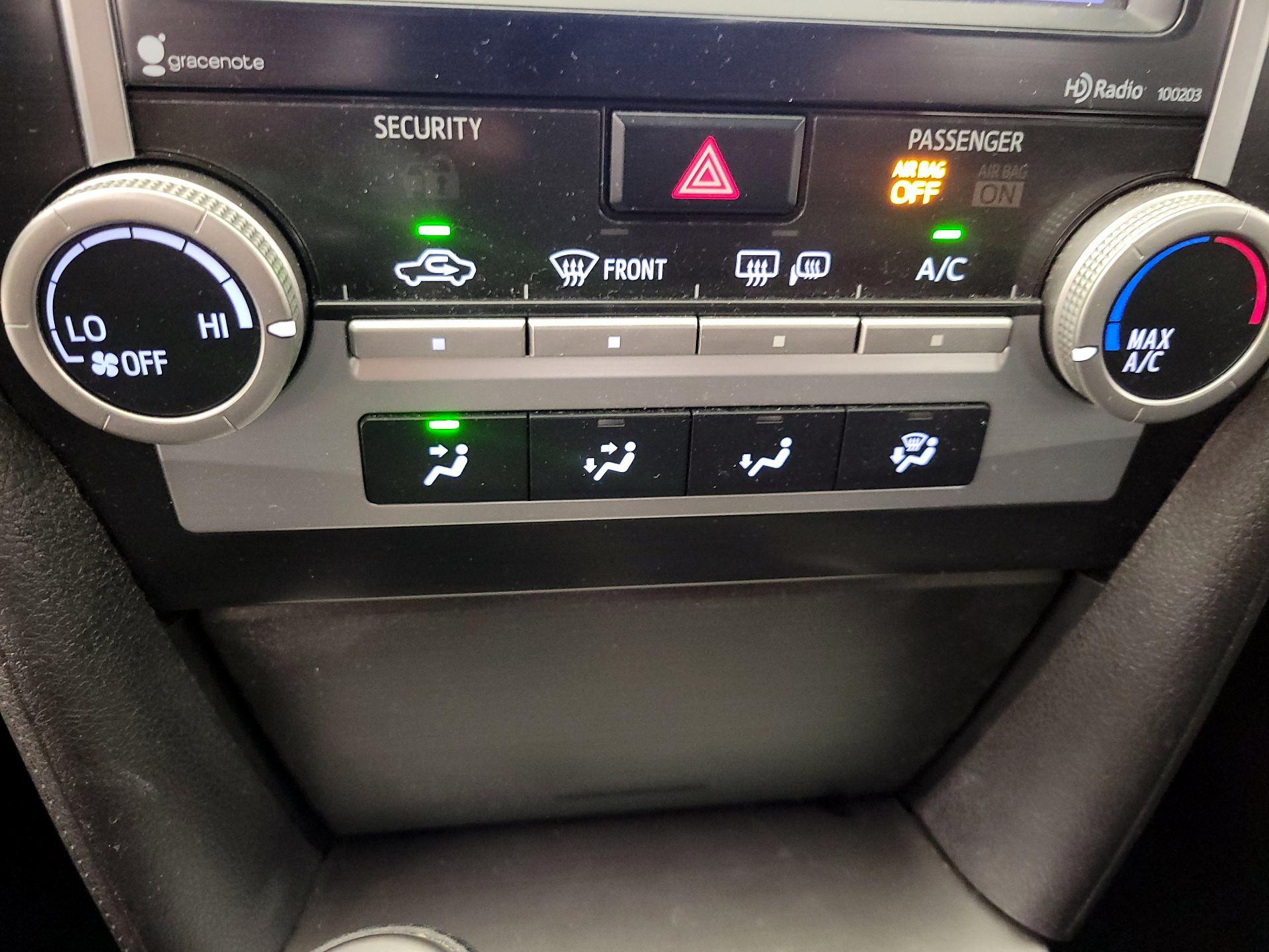 Thumbnail: 2014 Toyota Camry - 16