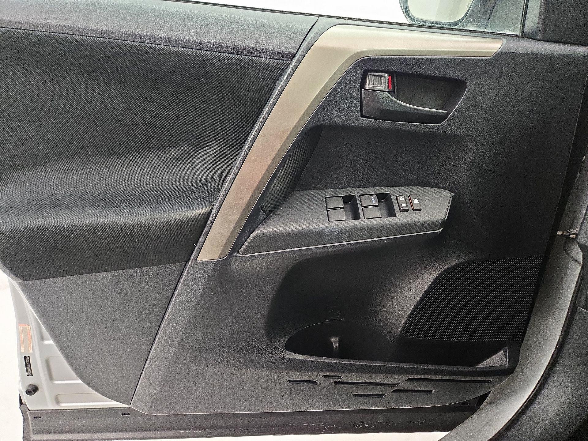 Thumbnail: 2013 Toyota RAV4 - 12