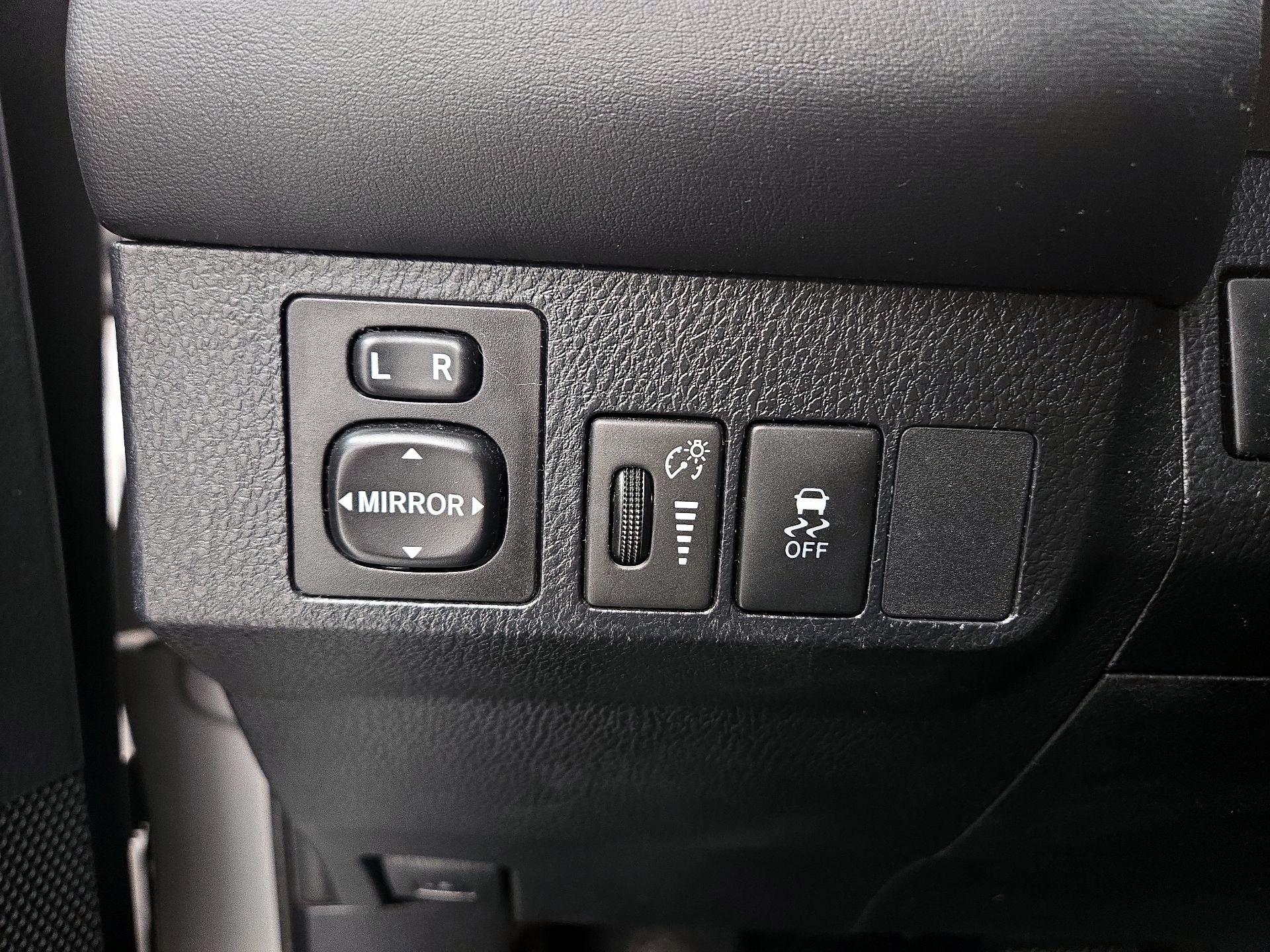 Thumbnail: 2013 Toyota RAV4 - 13