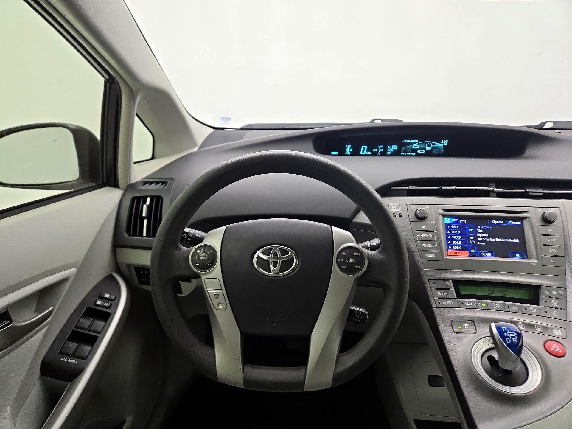 Thumbnail: 2014 Toyota Prius - 10