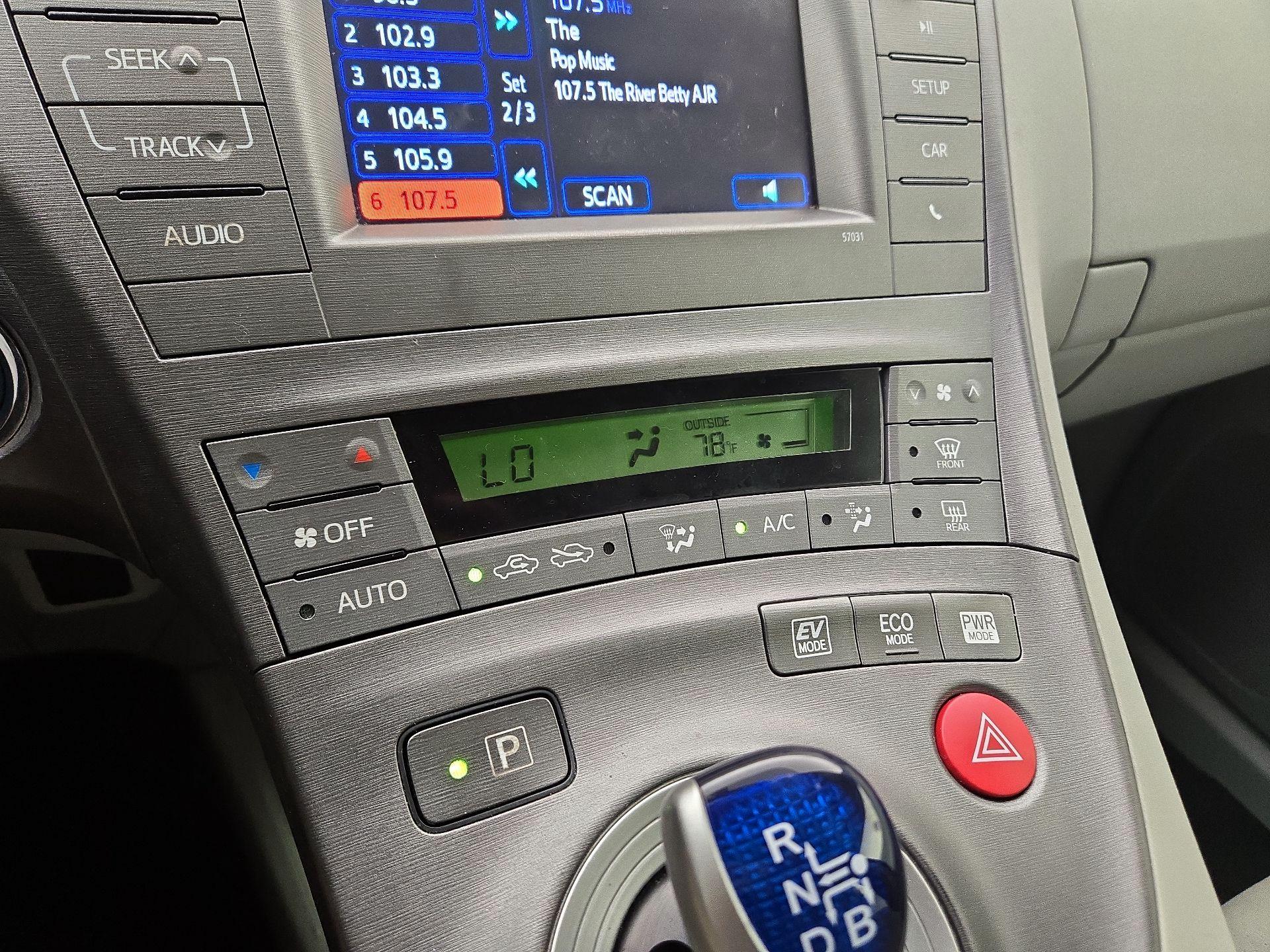 Thumbnail: 2014 Toyota Prius - 15