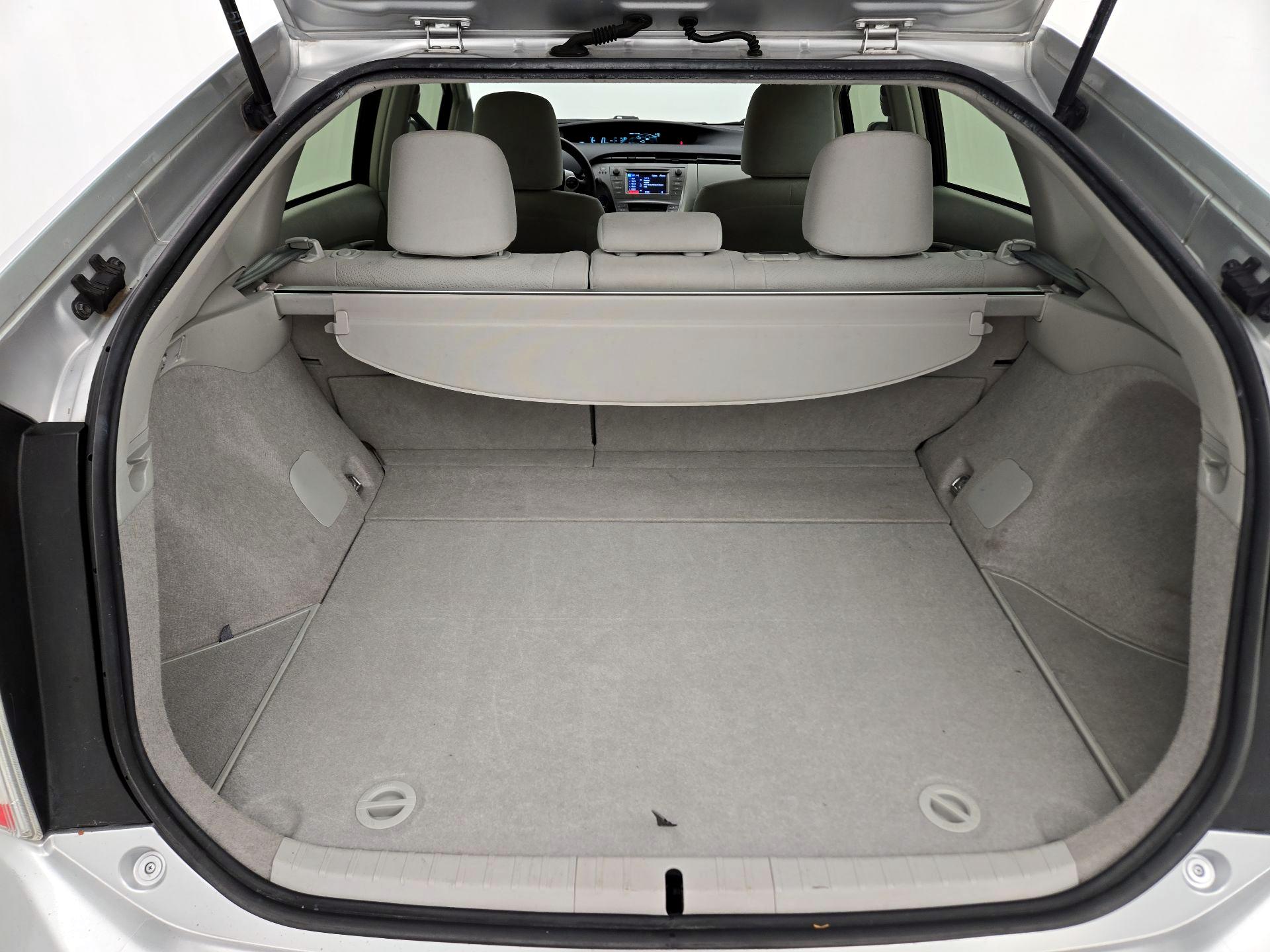 Thumbnail: 2014 Toyota Prius - 18