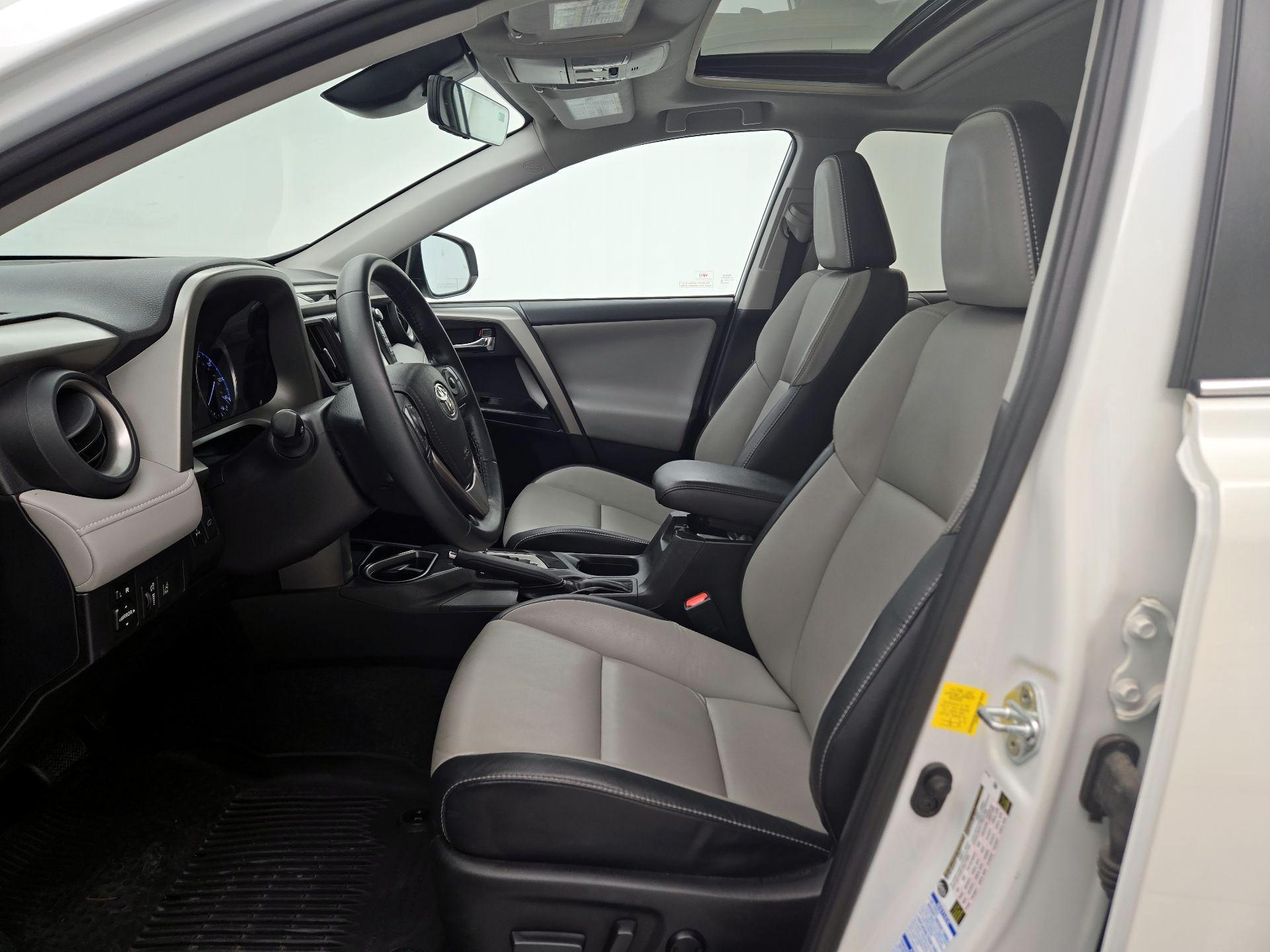 Thumbnail: 2016 Toyota RAV4 - 11