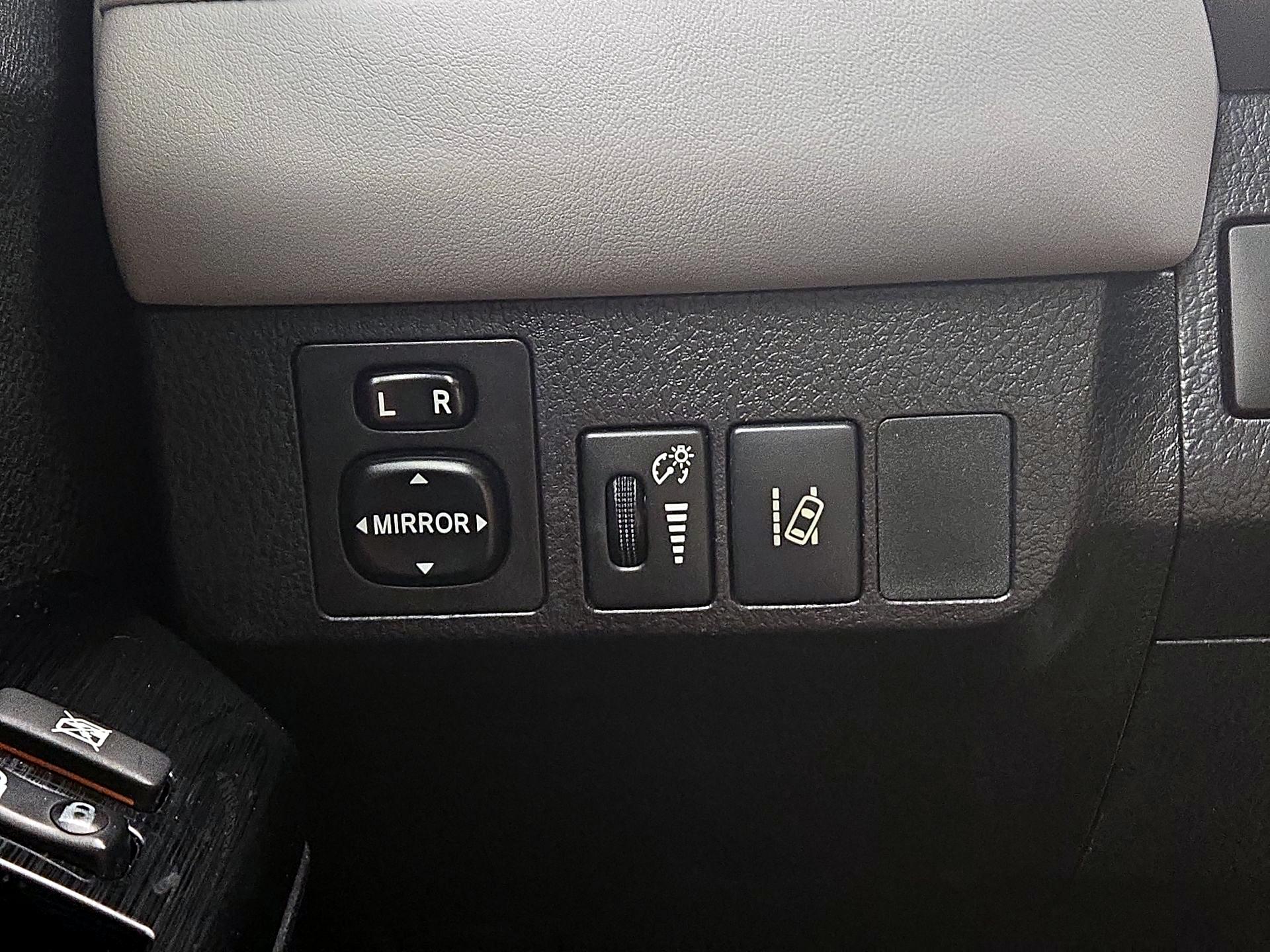 Thumbnail: 2016 Toyota RAV4 - 13