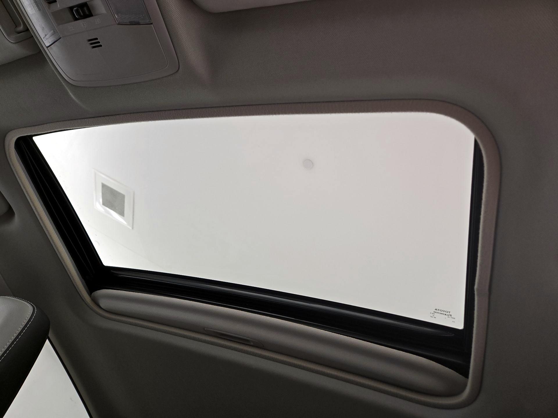Thumbnail: 2016 Toyota RAV4 - 19
