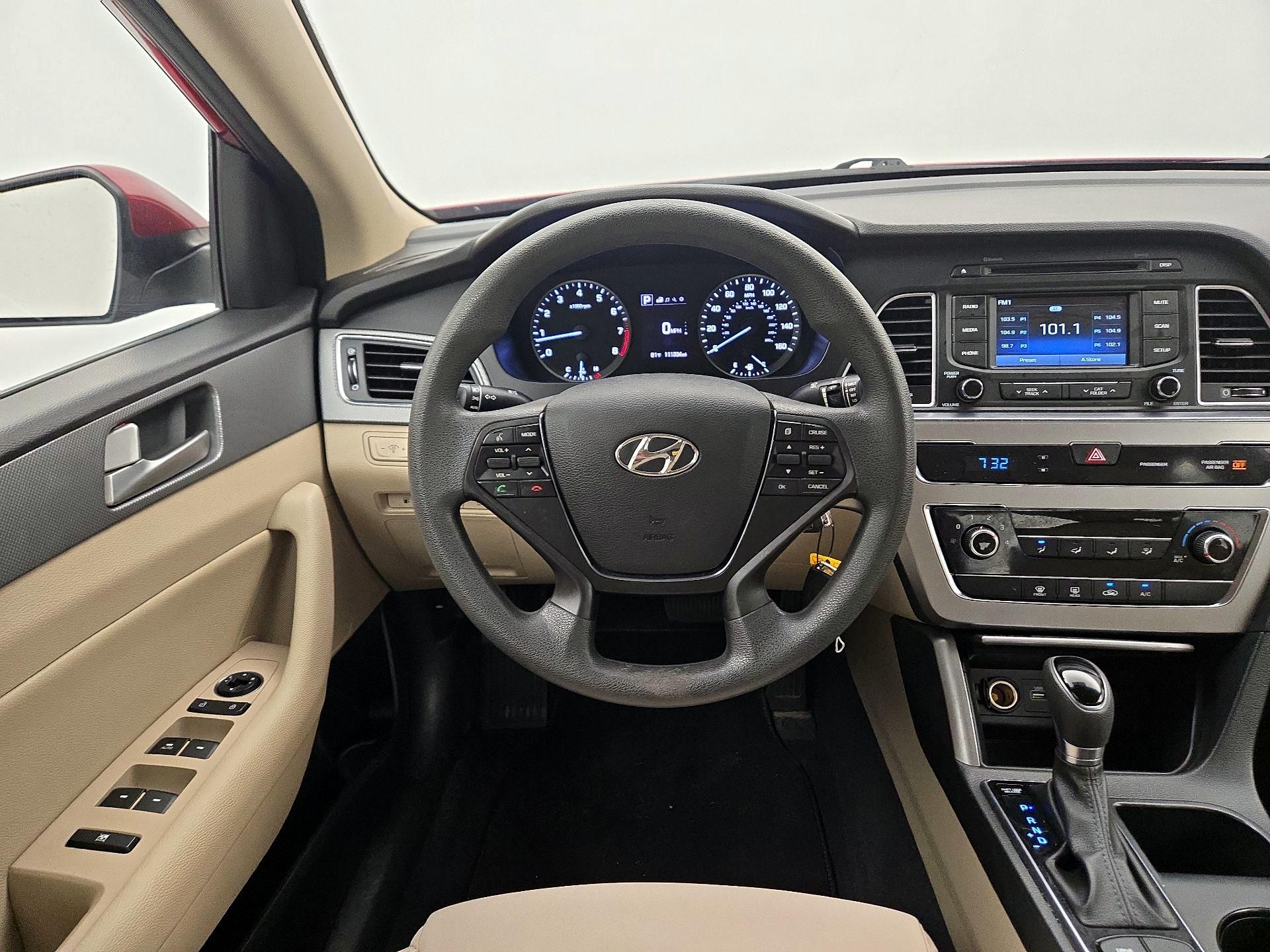 Thumbnail: 2015 Hyundai Sonata - 10
