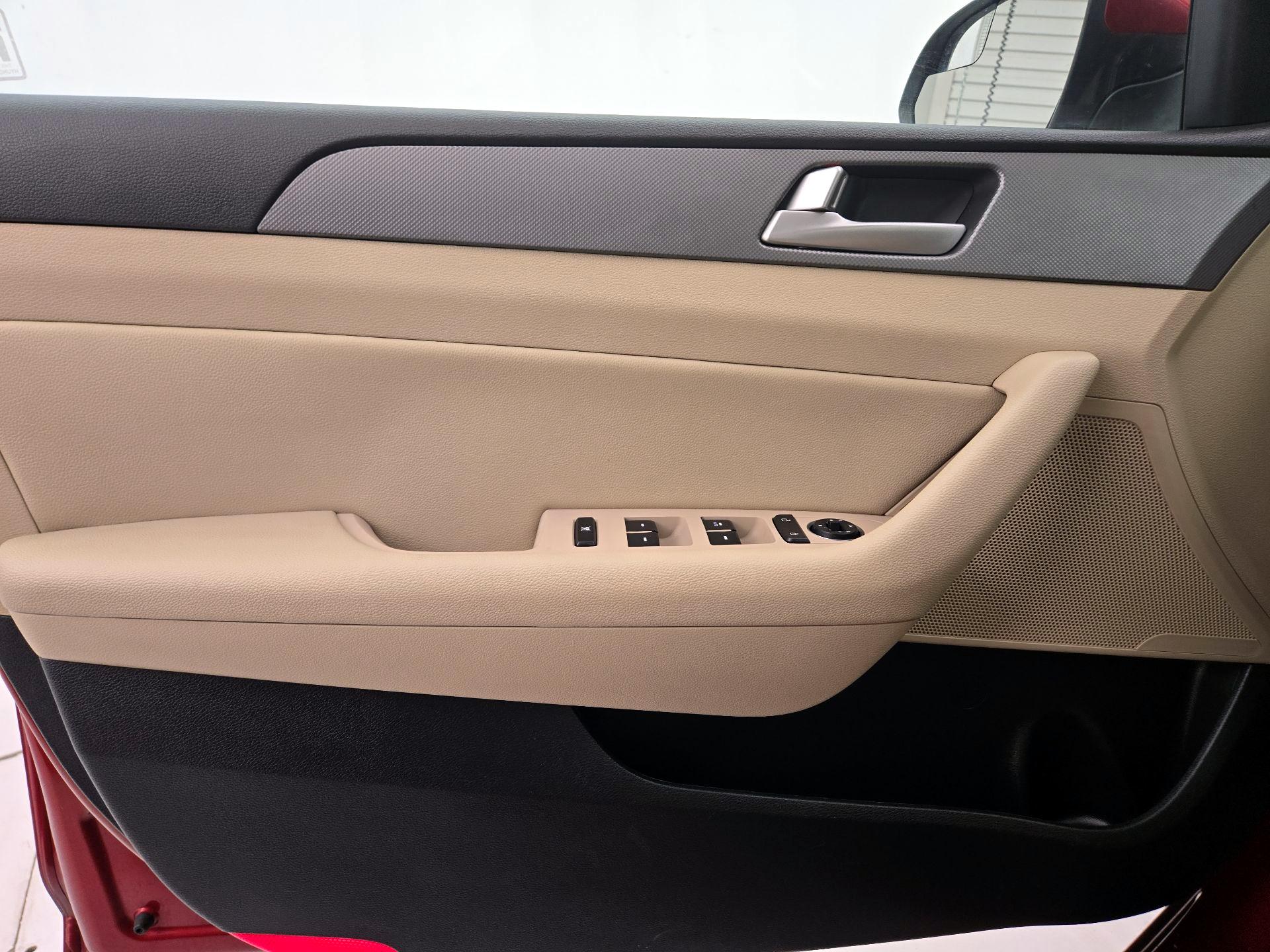 Thumbnail: 2015 Hyundai Sonata - 12