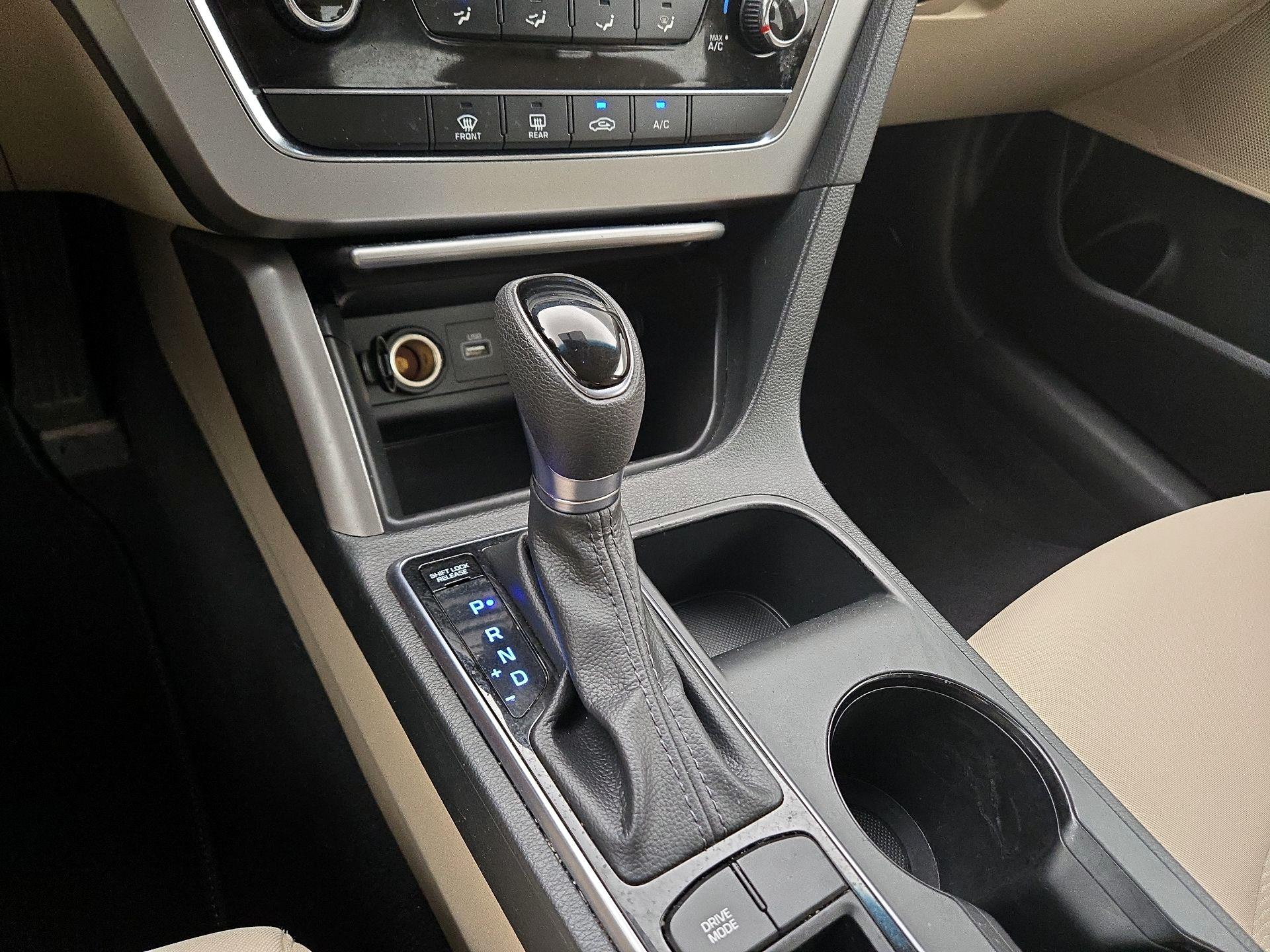 Thumbnail: 2015 Hyundai Sonata - 17