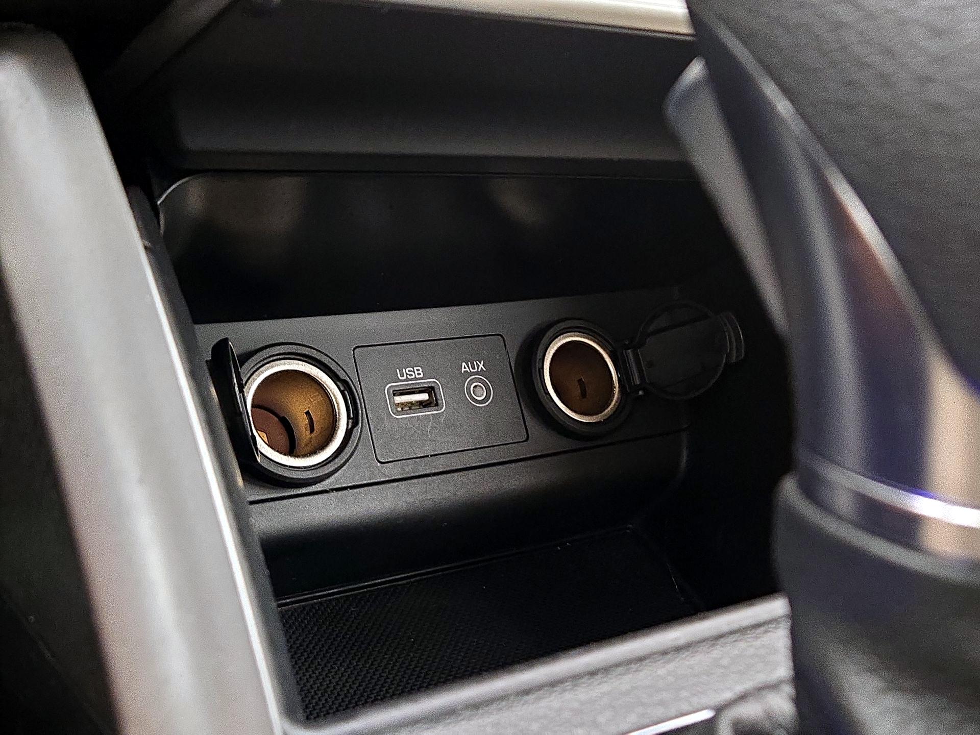 Thumbnail: 2015 Hyundai Sonata - 18