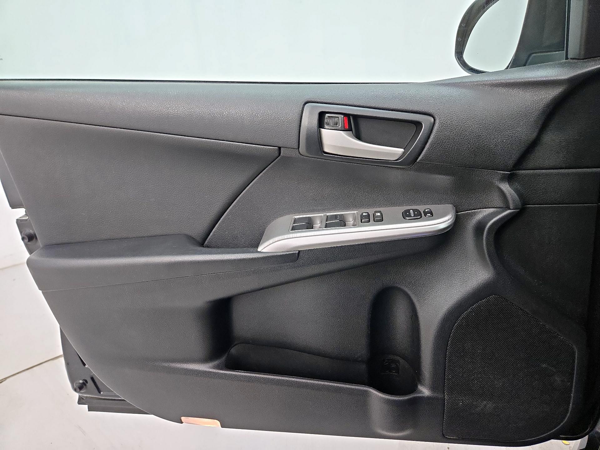 Thumbnail: 2014 Toyota Camry - 12