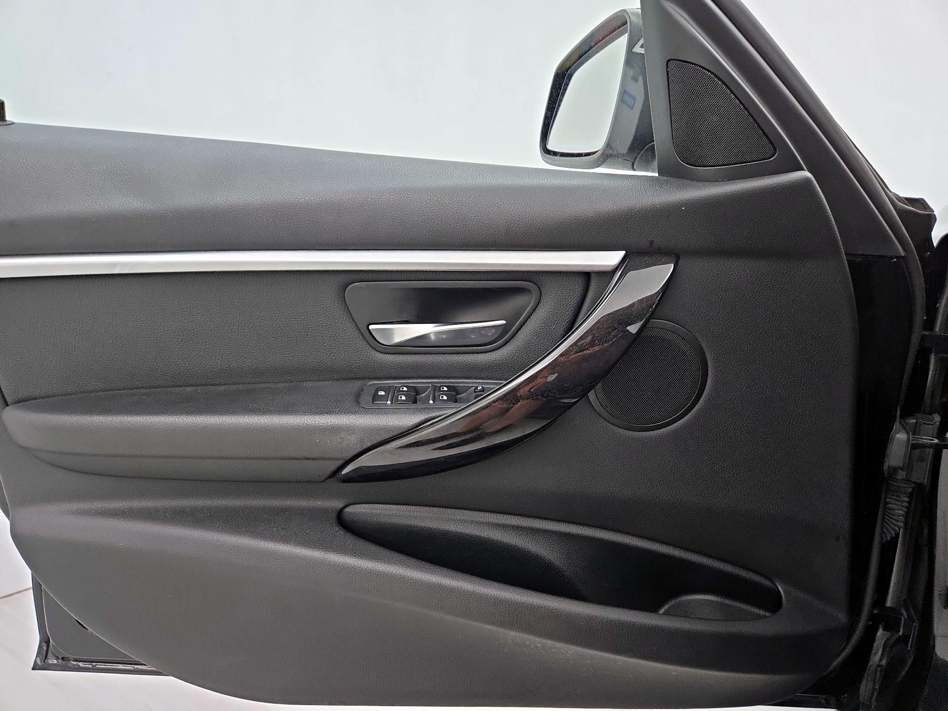 Thumbnail: 2018 BMW 3 Series - 12