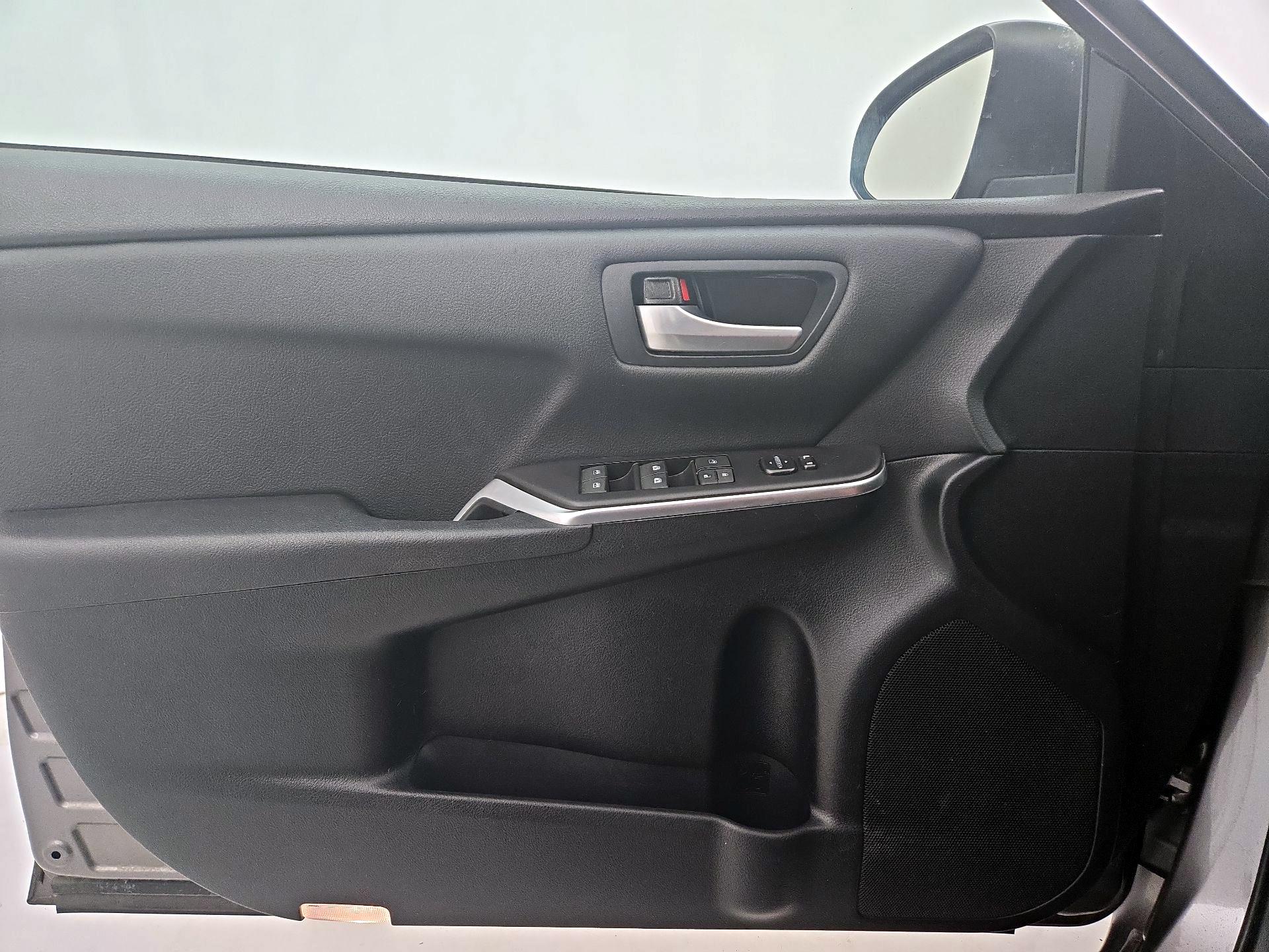 Thumbnail: 2017 Toyota Camry - 12
