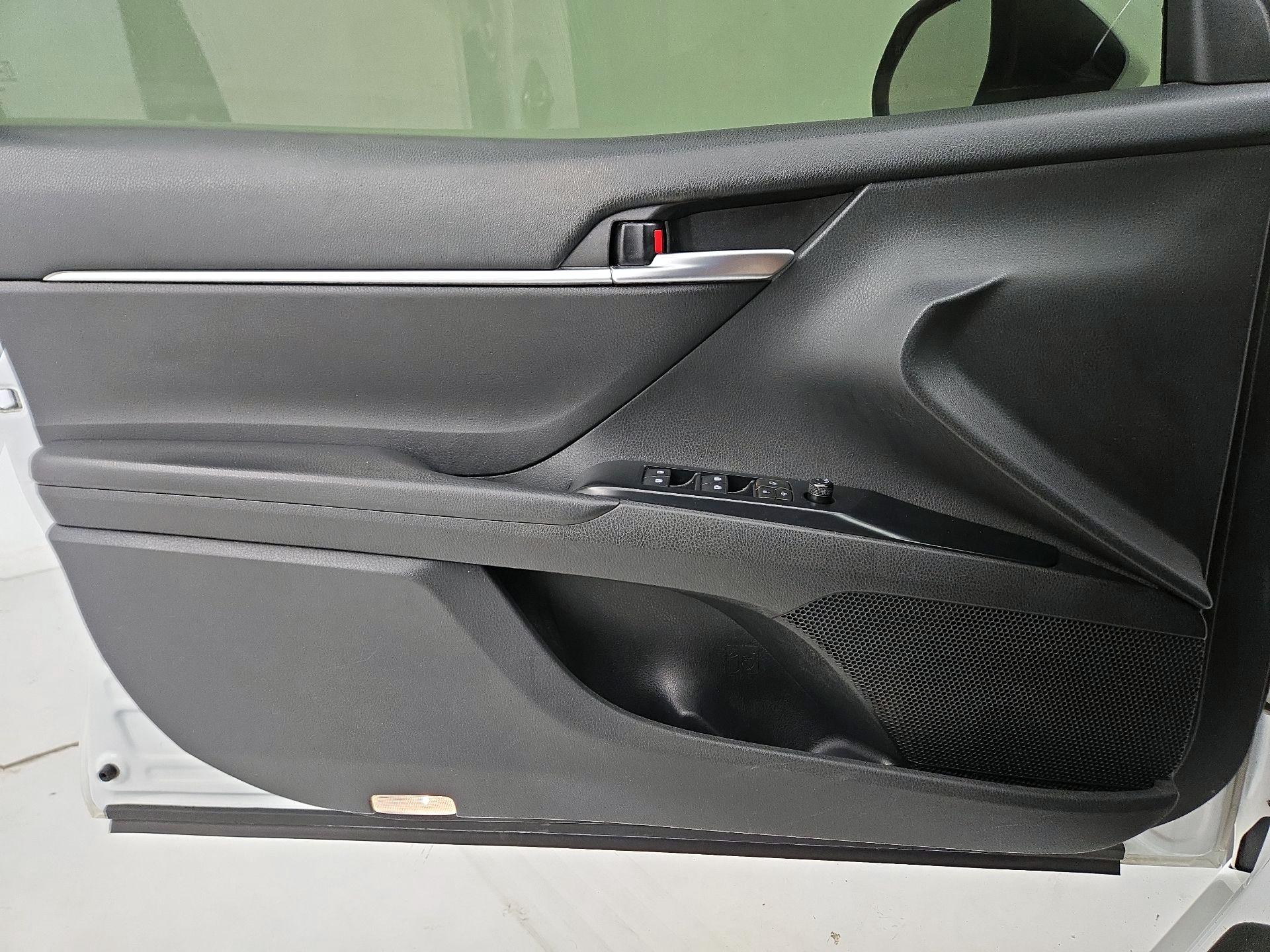 Thumbnail: 2018 Toyota Camry - 12