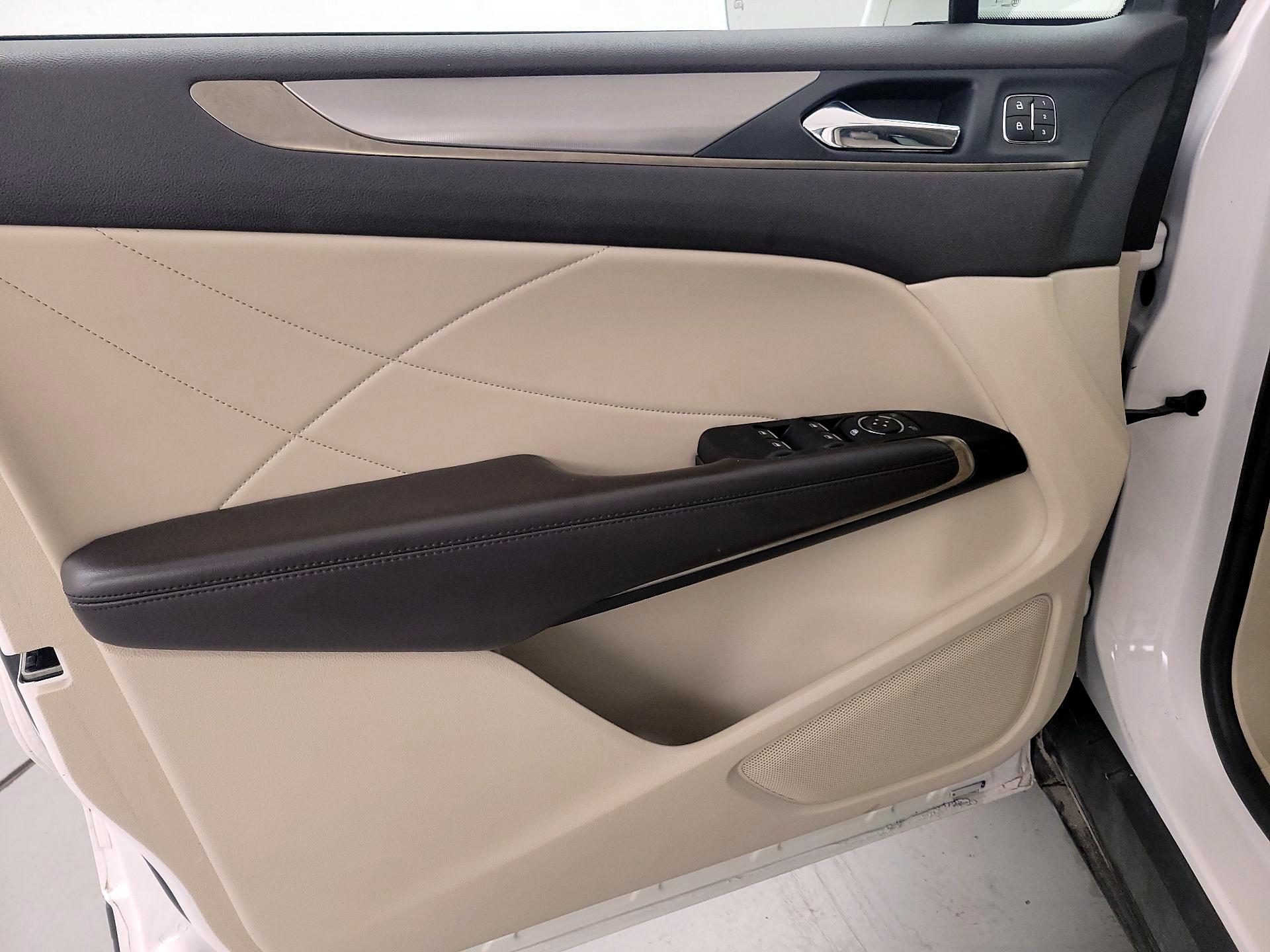 Thumbnail: 2019 Lincoln MKC - 12