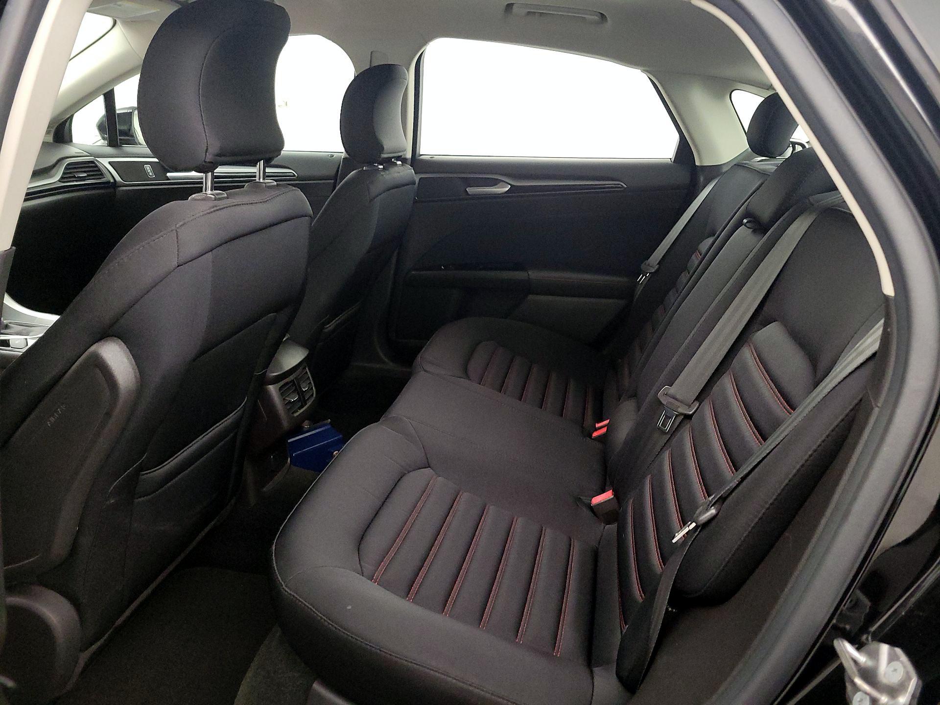Thumbnail: 2016 Ford Fusion - 18