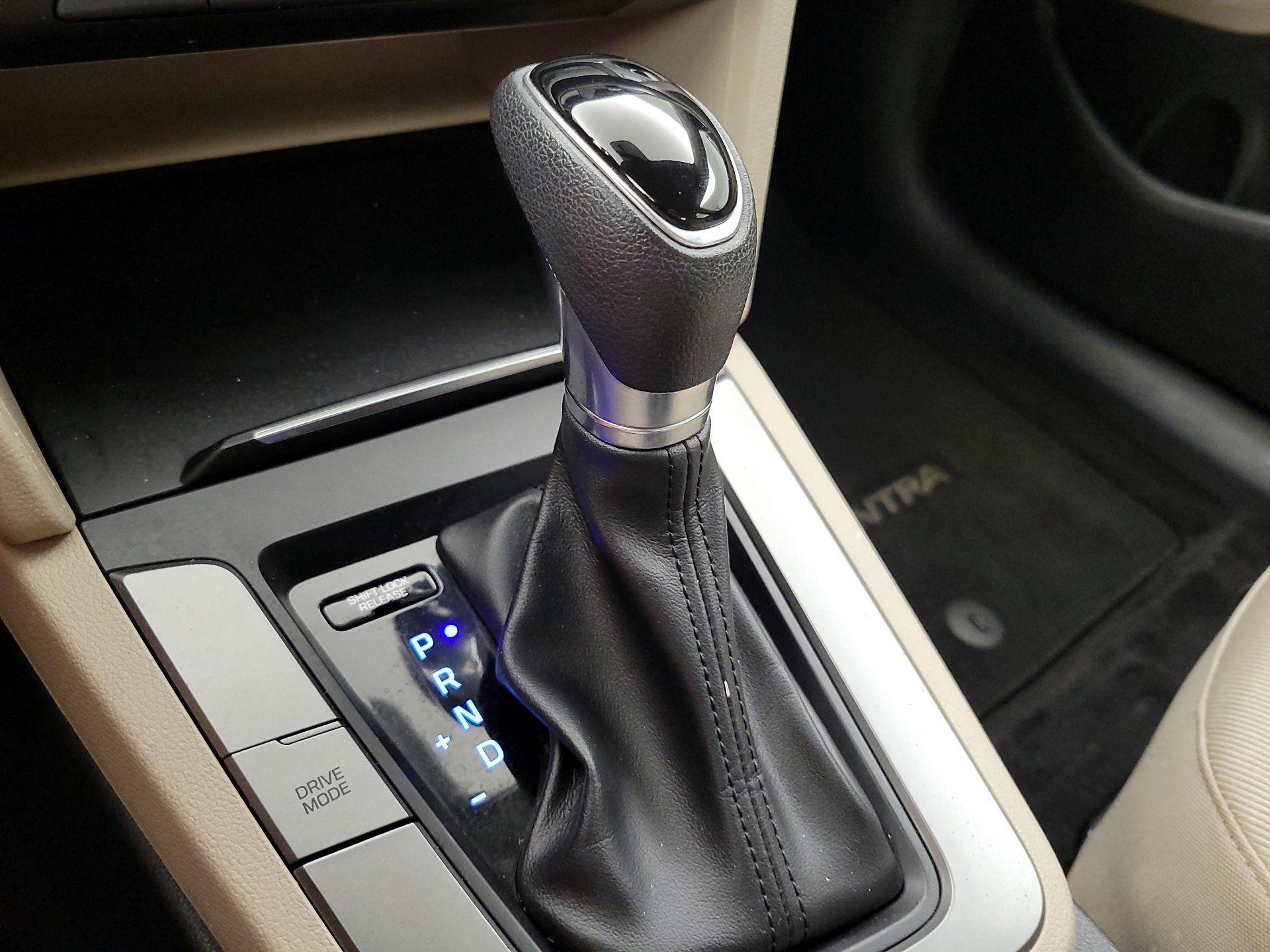 Thumbnail: 2018 Hyundai Elantra - 15