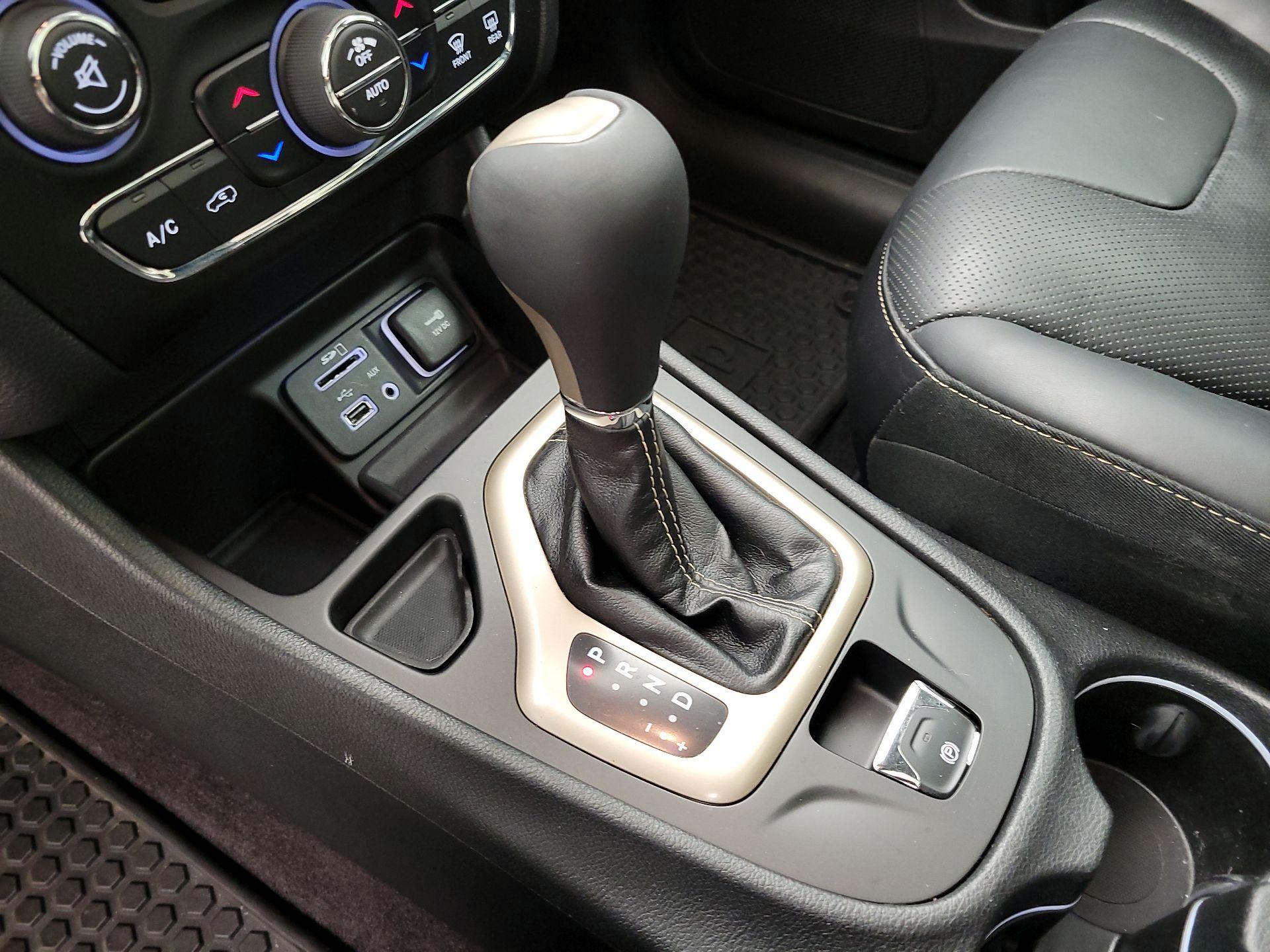 Thumbnail: 2016 Jeep Cherokee - 15