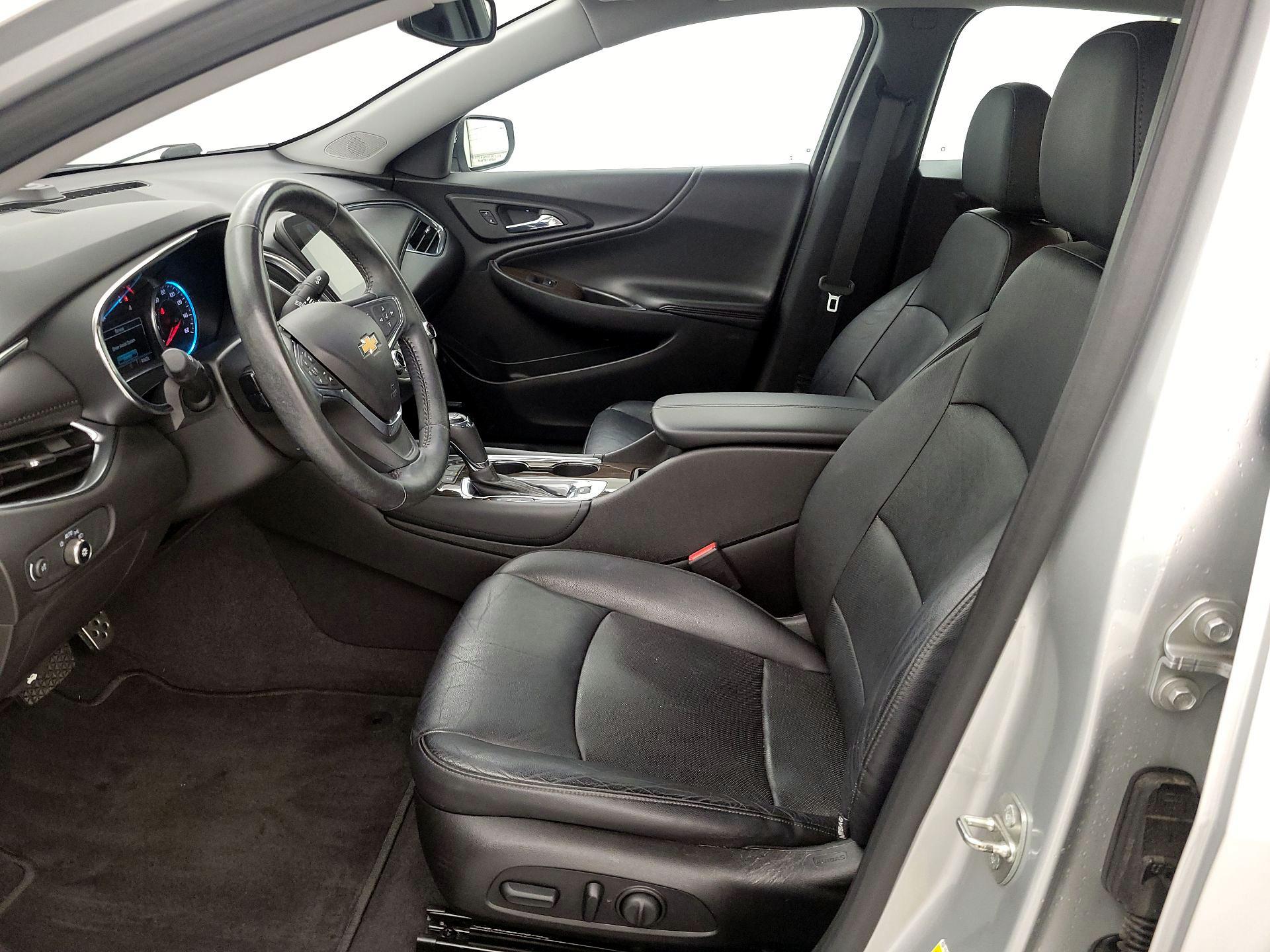 Thumbnail: 2016 Chevrolet Malibu - 11