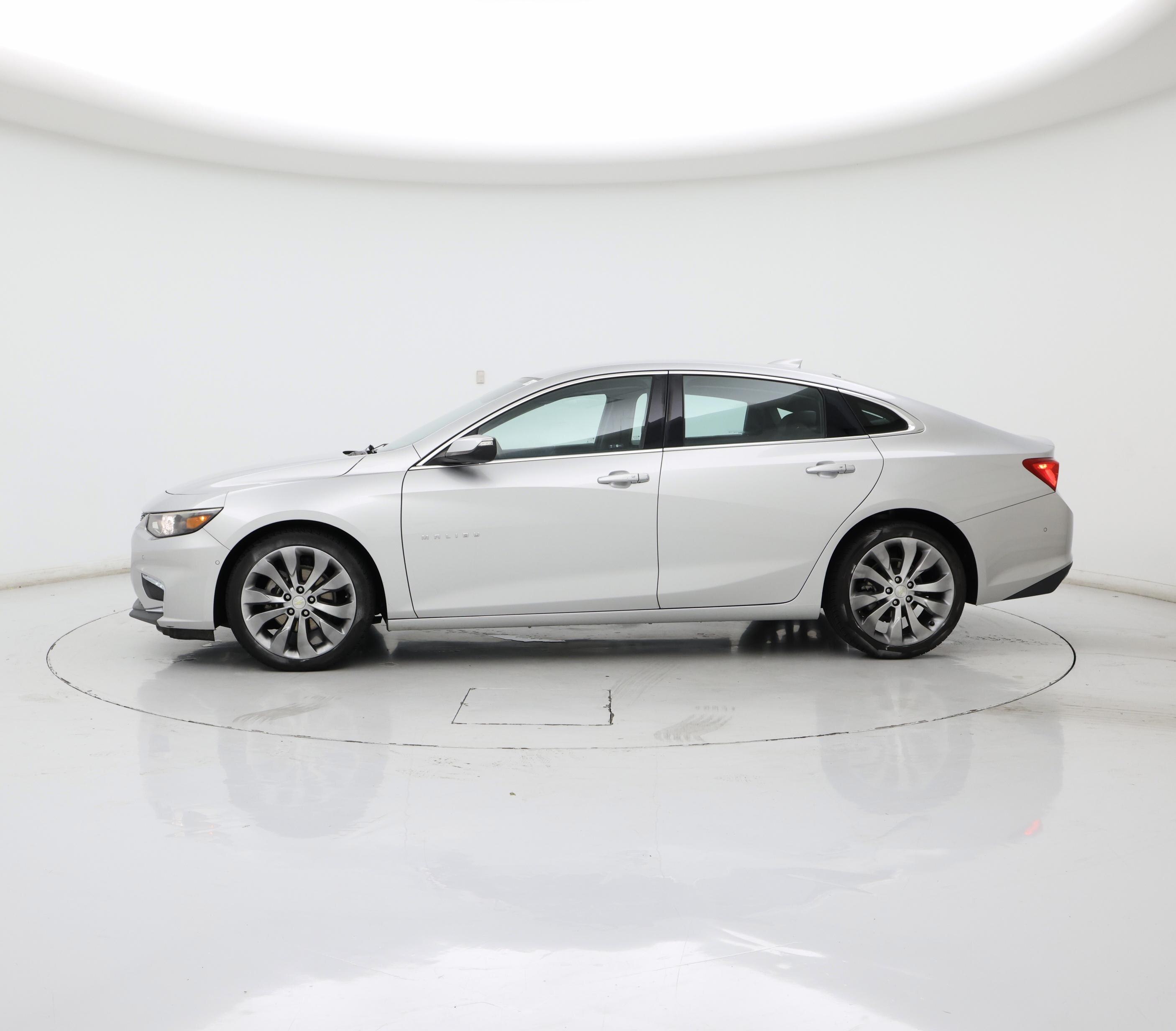 Thumbnail: 2016 Chevrolet Malibu - 3