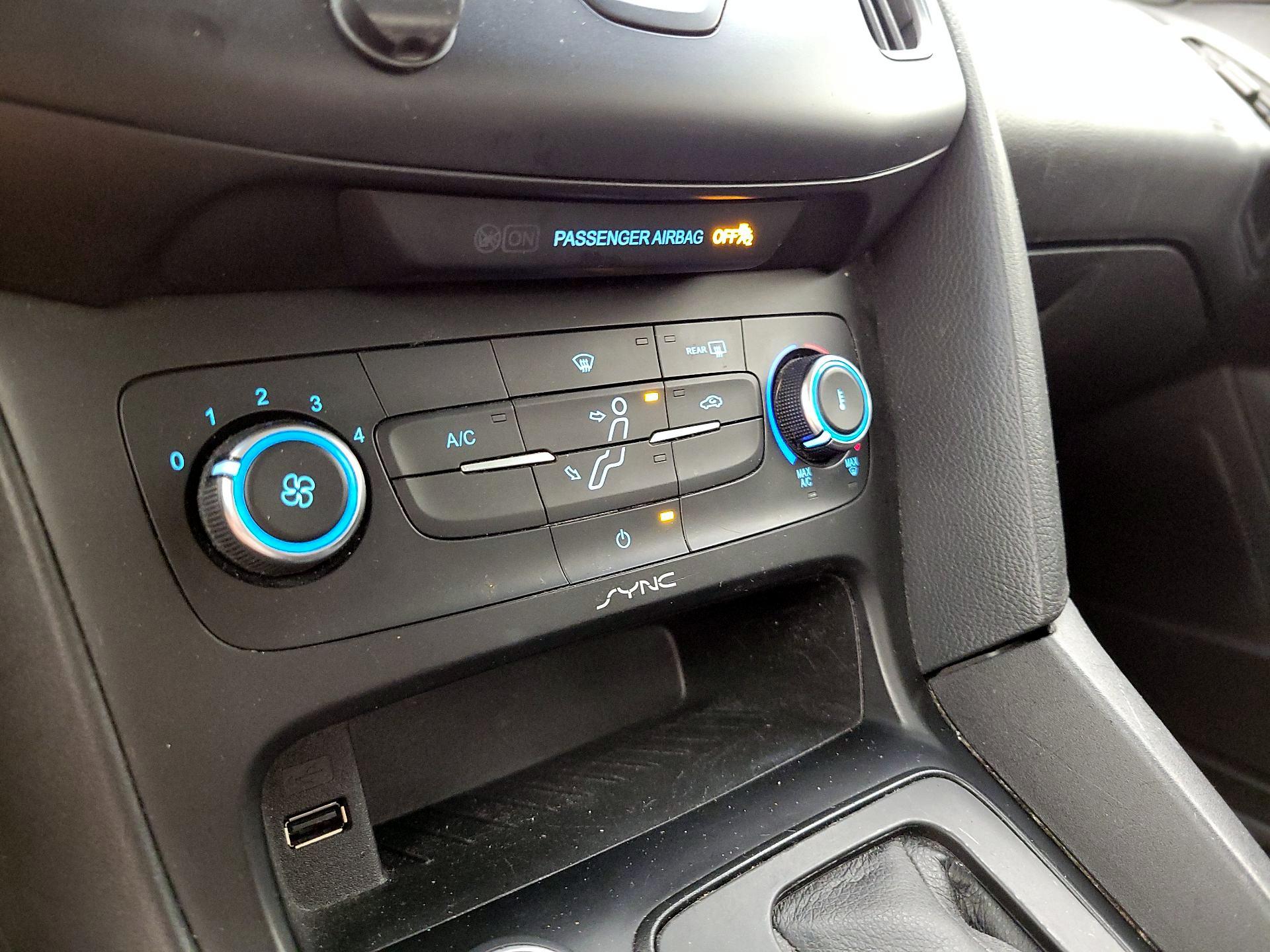 Thumbnail: 2015 Ford Focus - 14