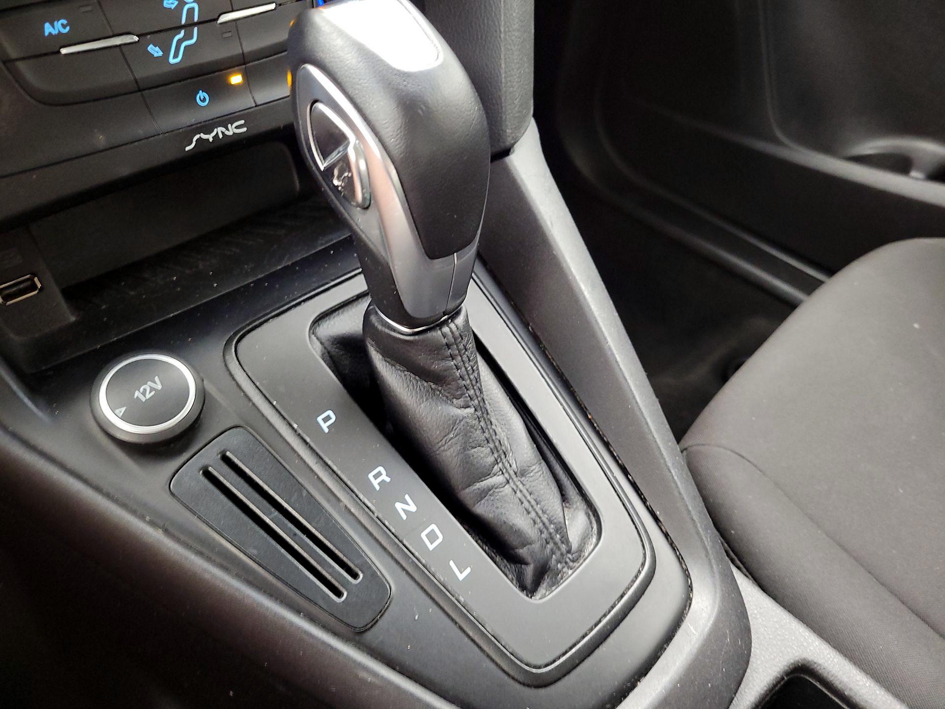 Thumbnail: 2015 Ford Focus - 15