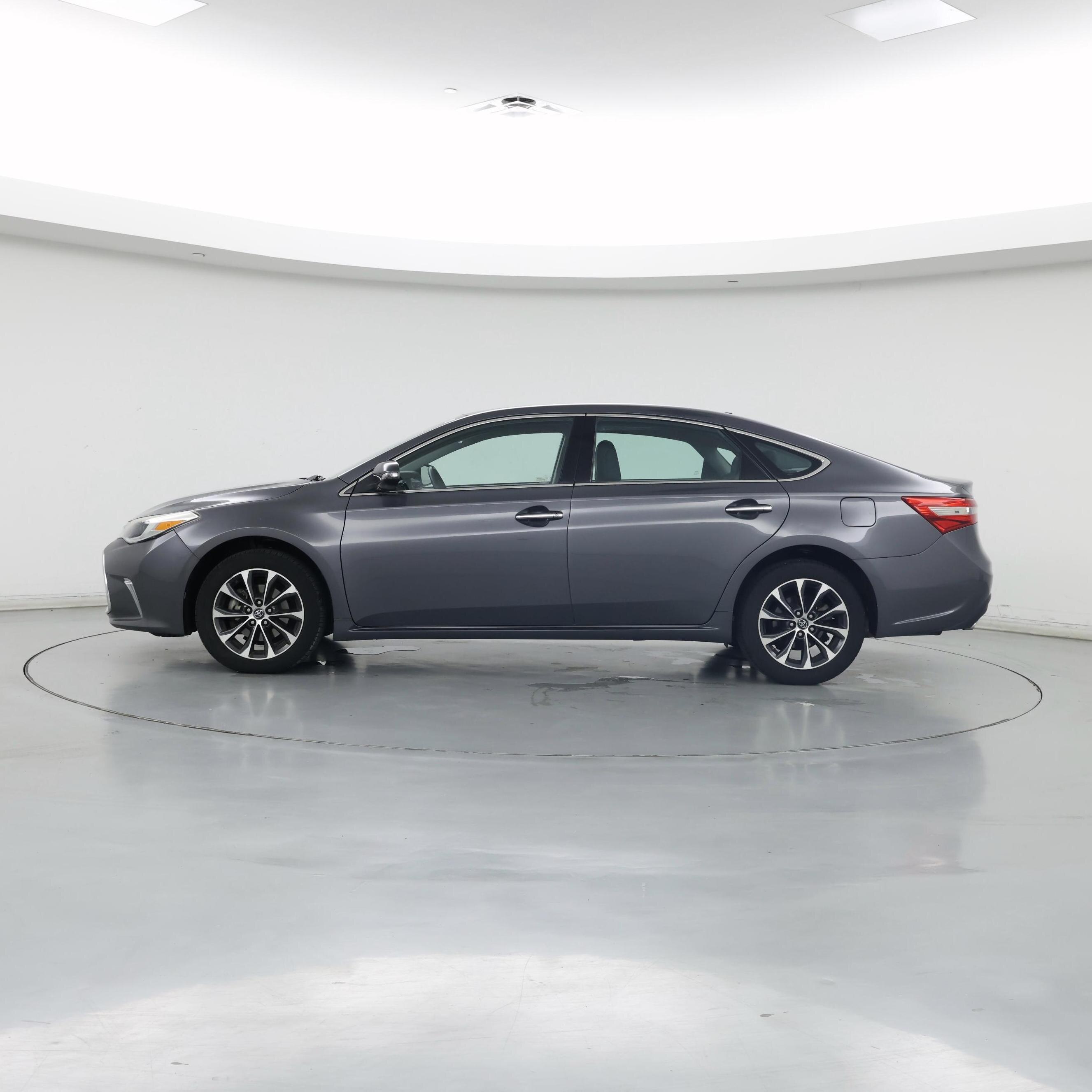 Thumbnail: 2018 Toyota Avalon - 3