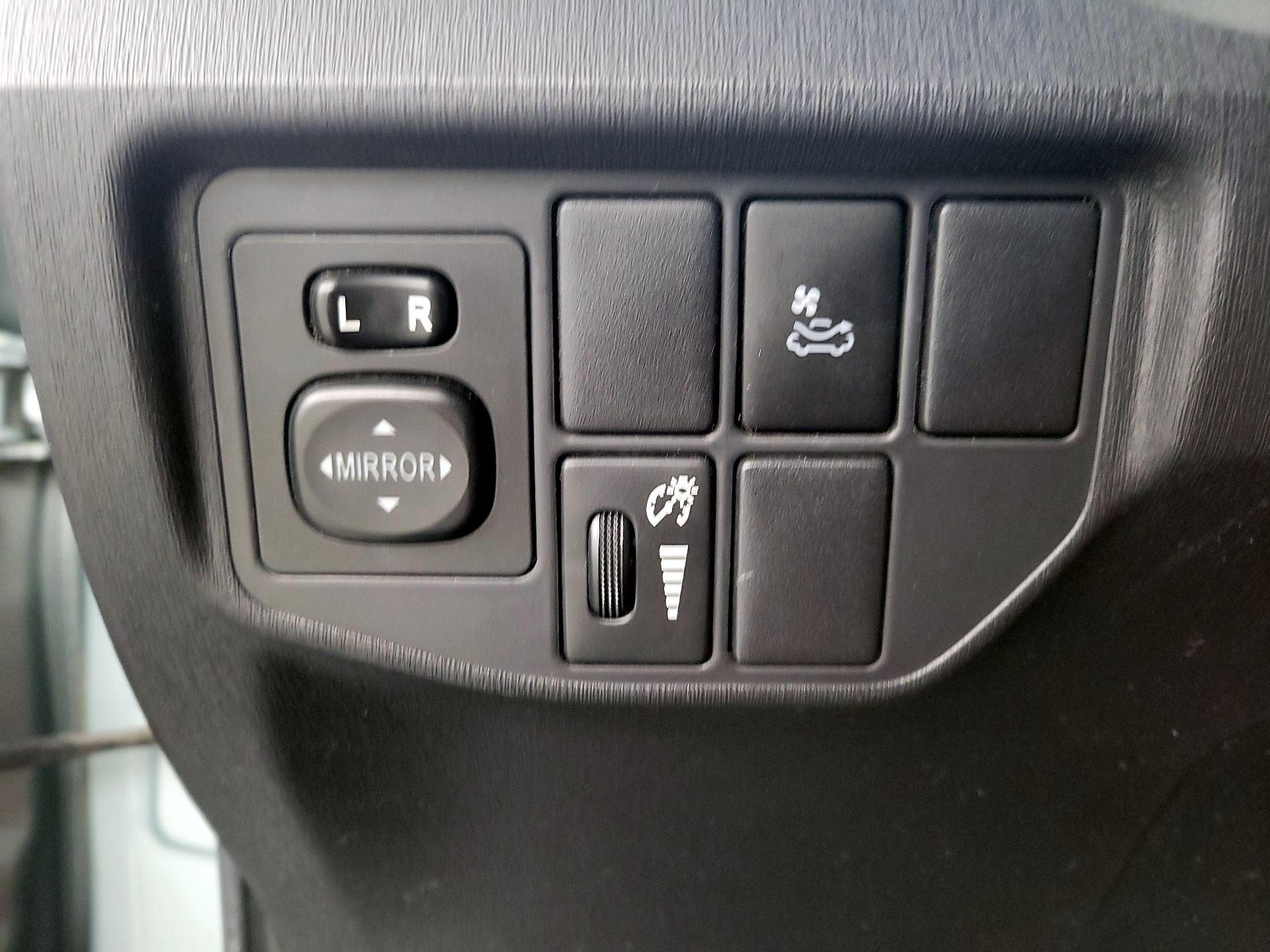 Thumbnail: 2015 Toyota Prius - 13