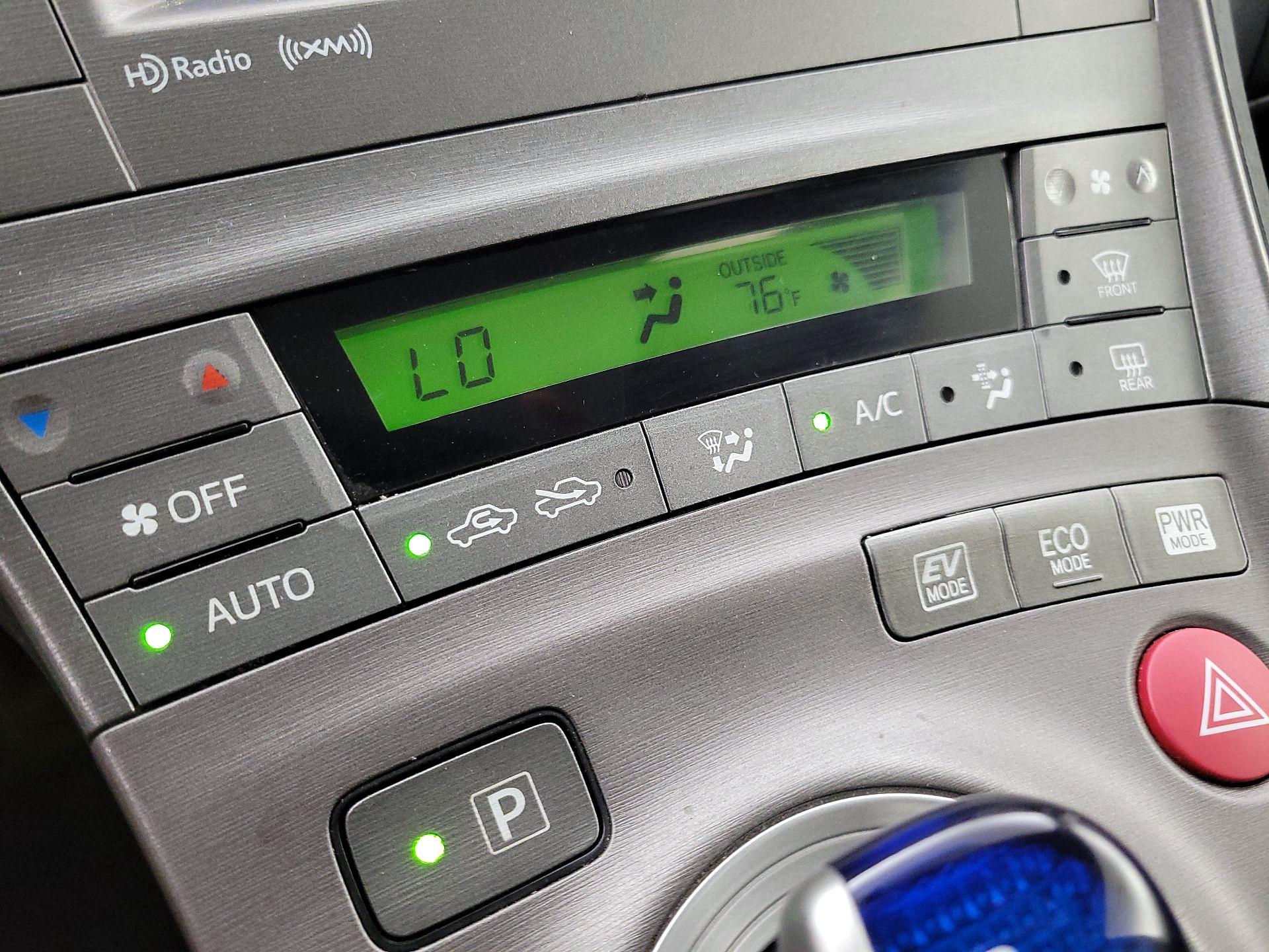 Thumbnail: 2015 Toyota Prius - 17