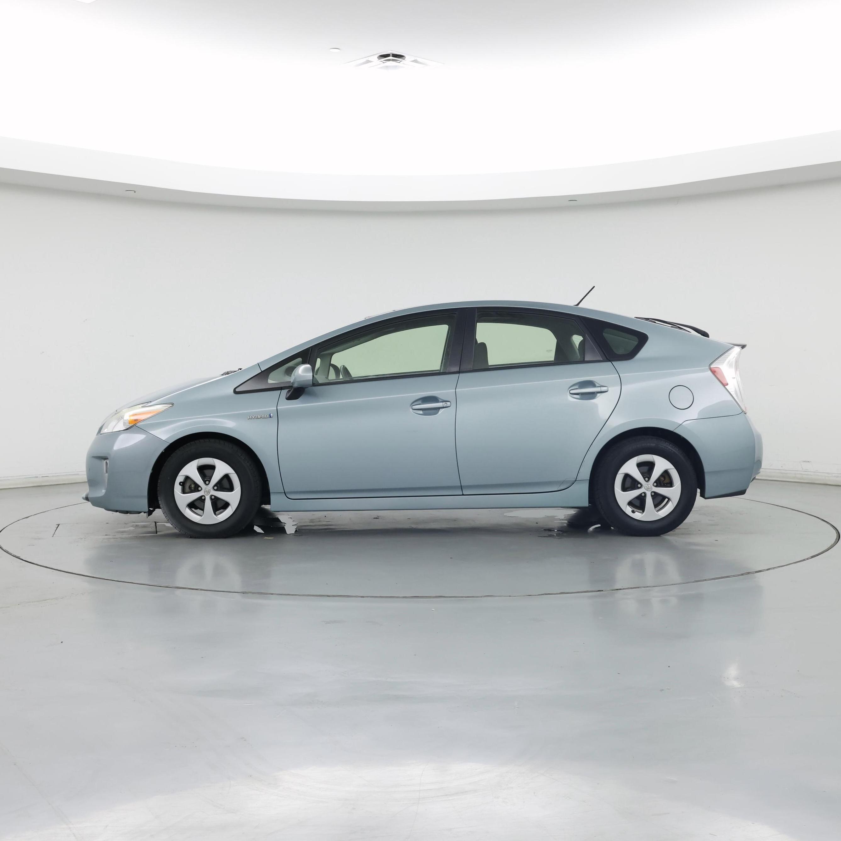 Thumbnail: 2015 Toyota Prius - 3