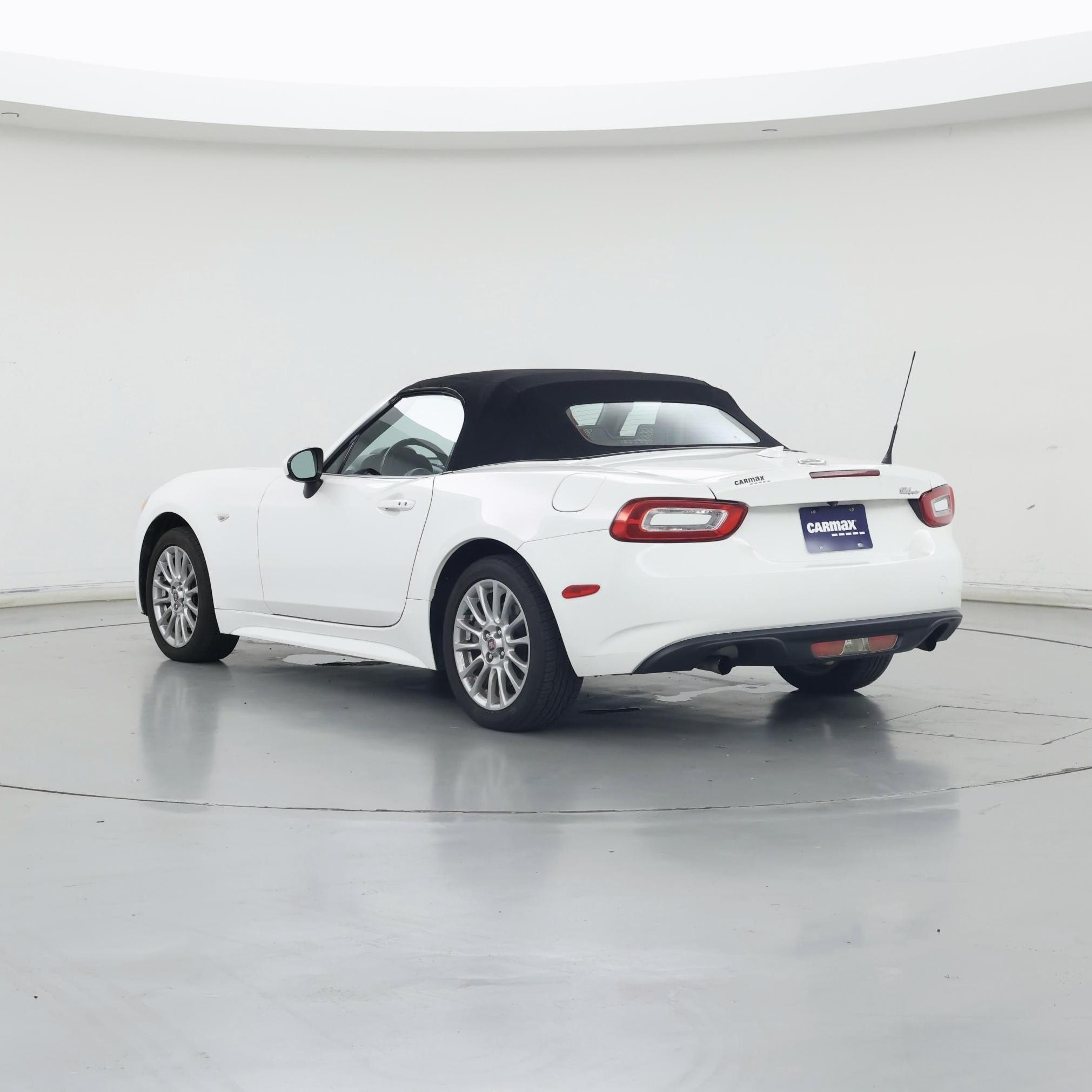 Thumbnail: 2018 Fiat 124 Spider - 2
