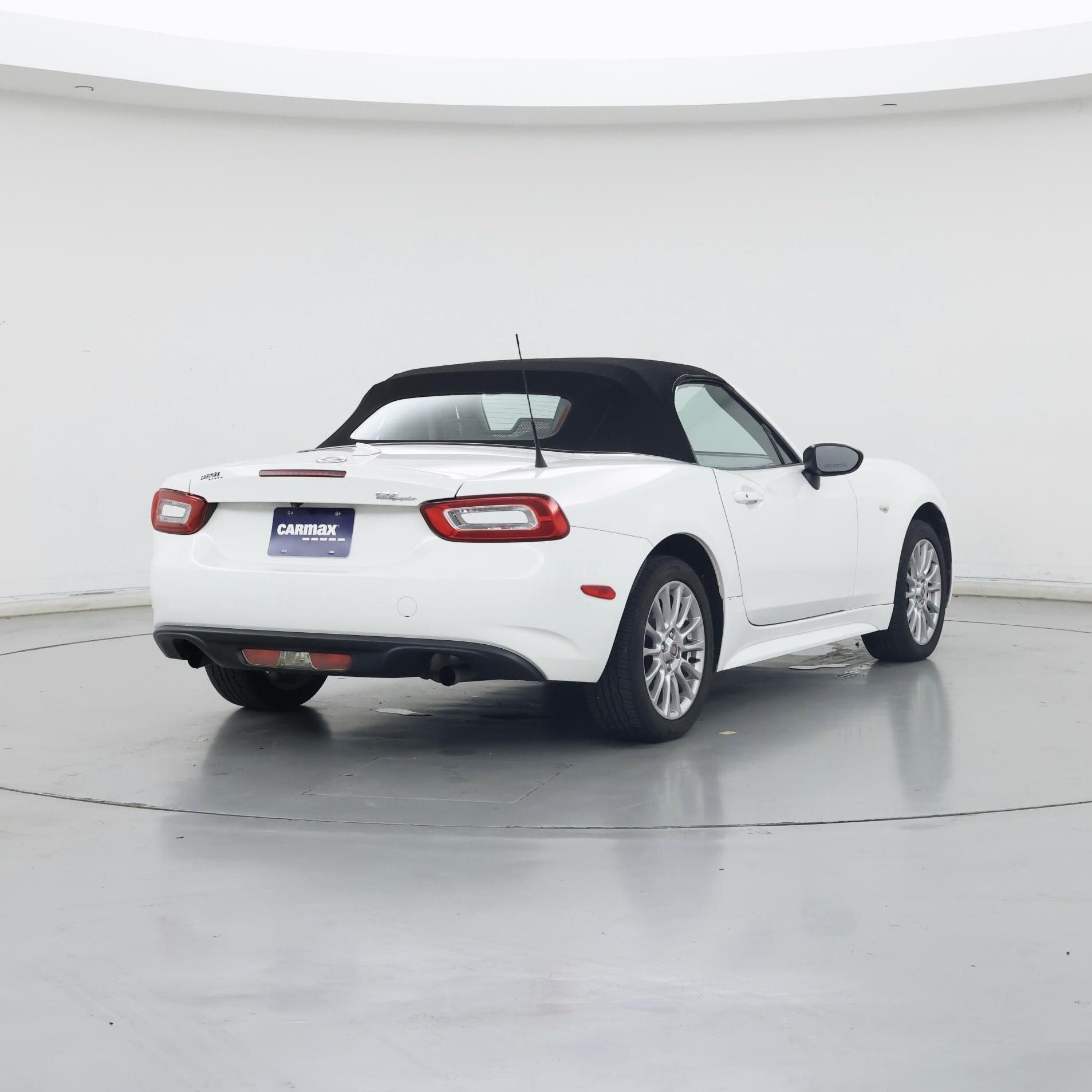 Thumbnail: 2018 Fiat 124 Spider - 8