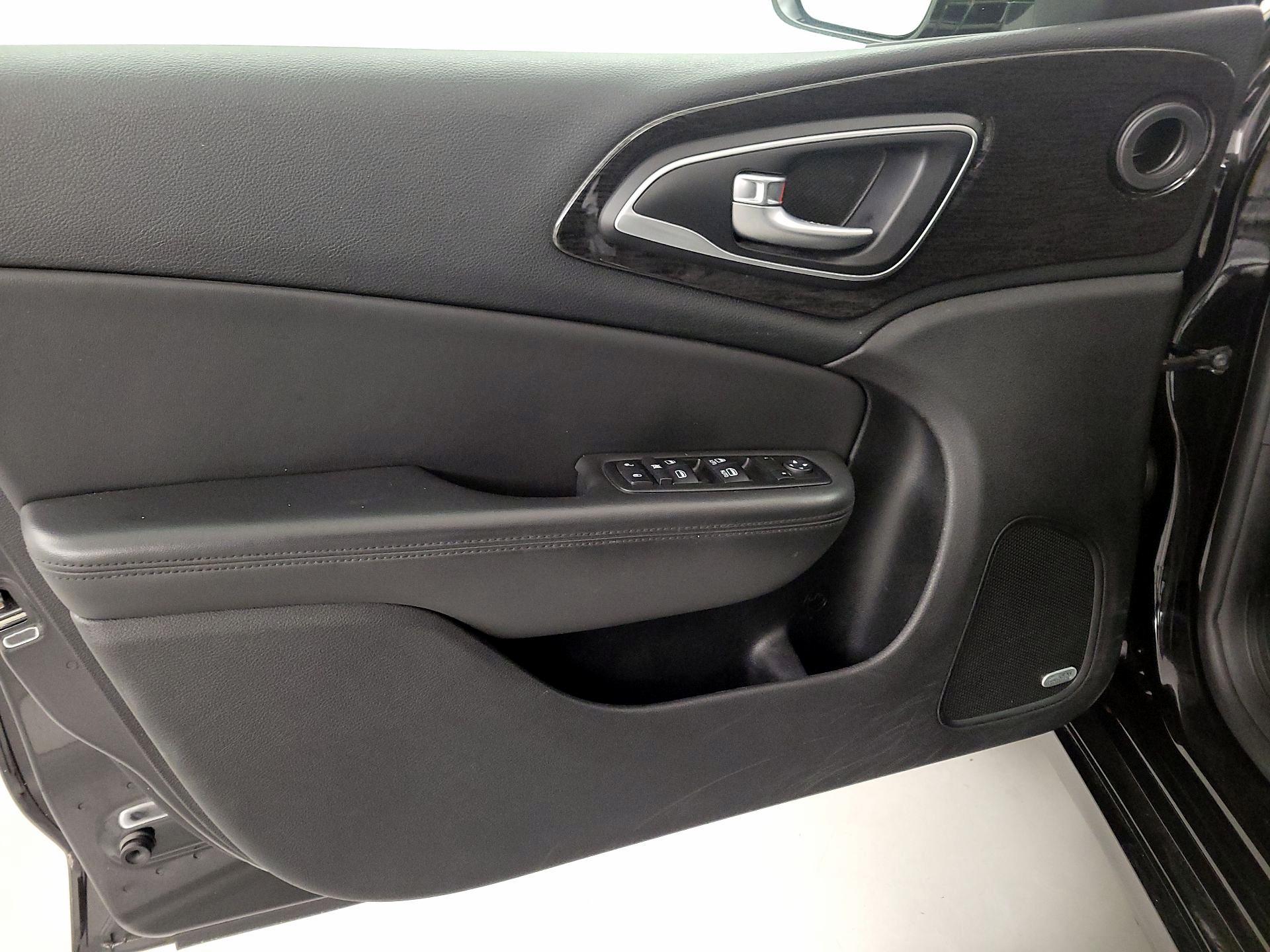 Thumbnail: 2015 Chrysler 200 - 12