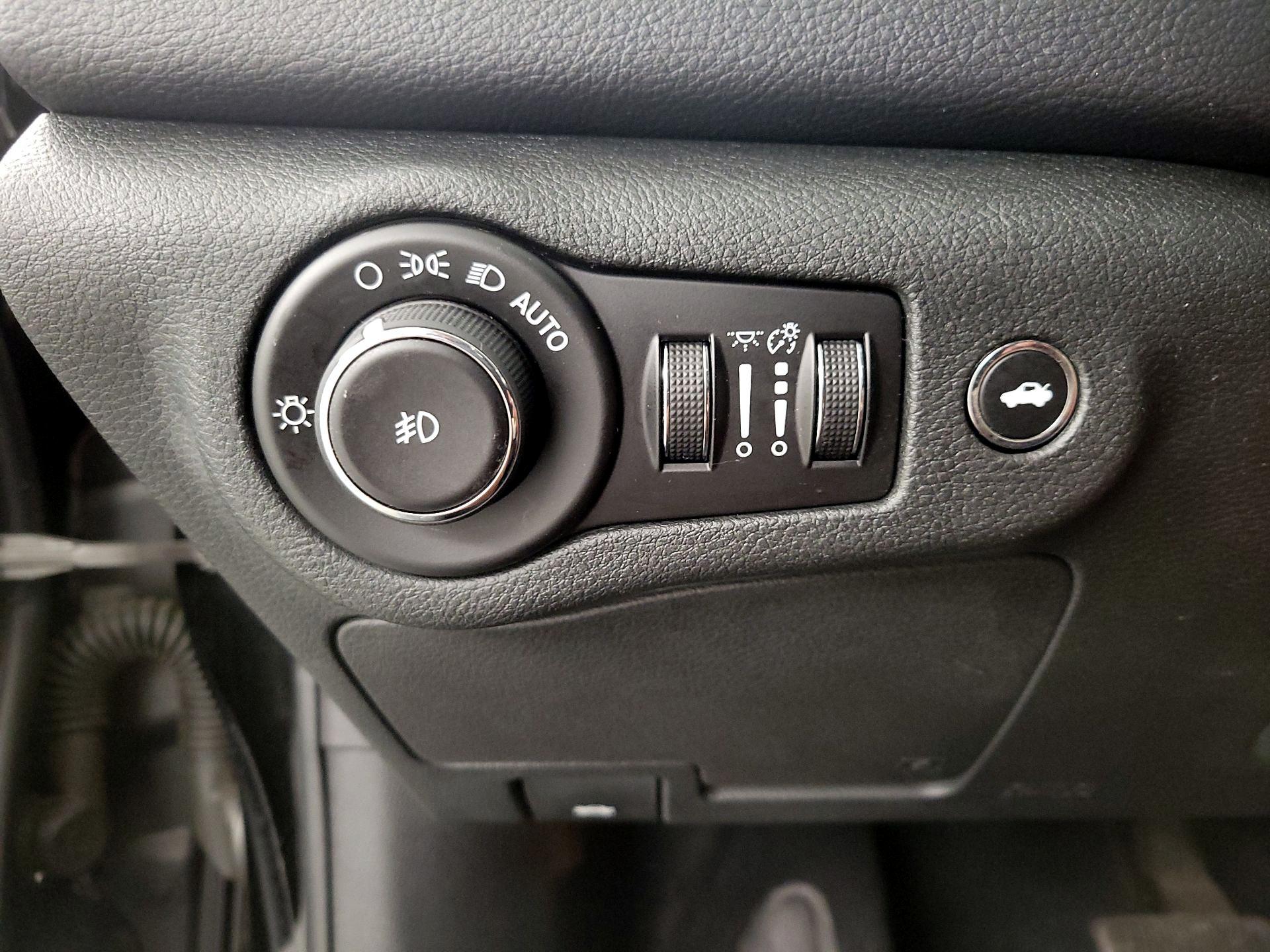 Thumbnail: 2015 Chrysler 200 - 13