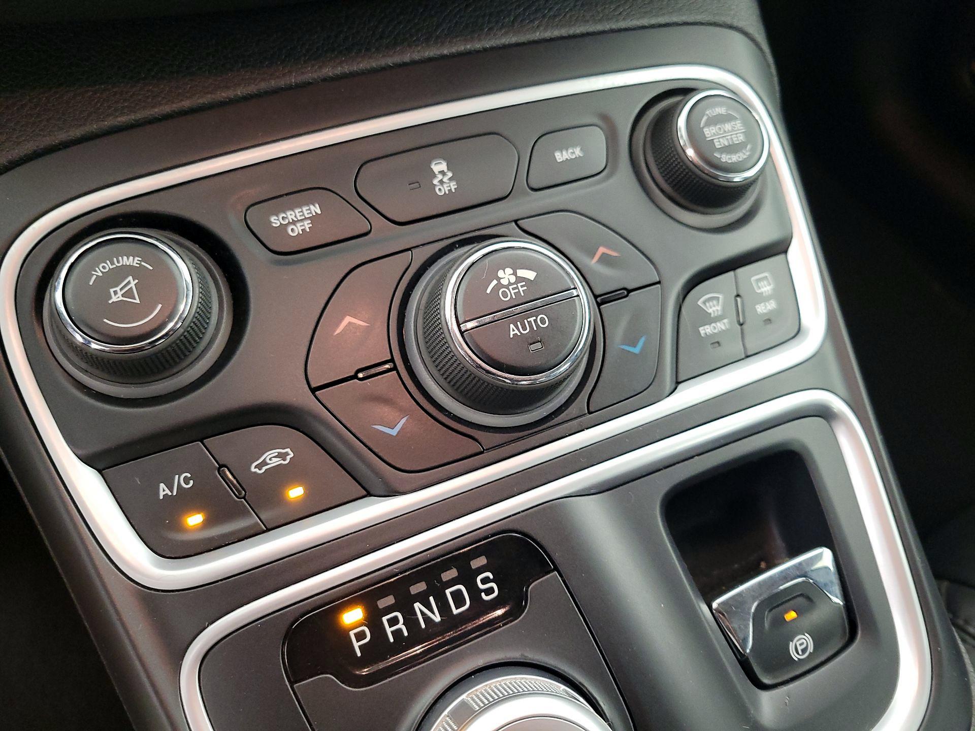 Thumbnail: 2015 Chrysler 200 - 17