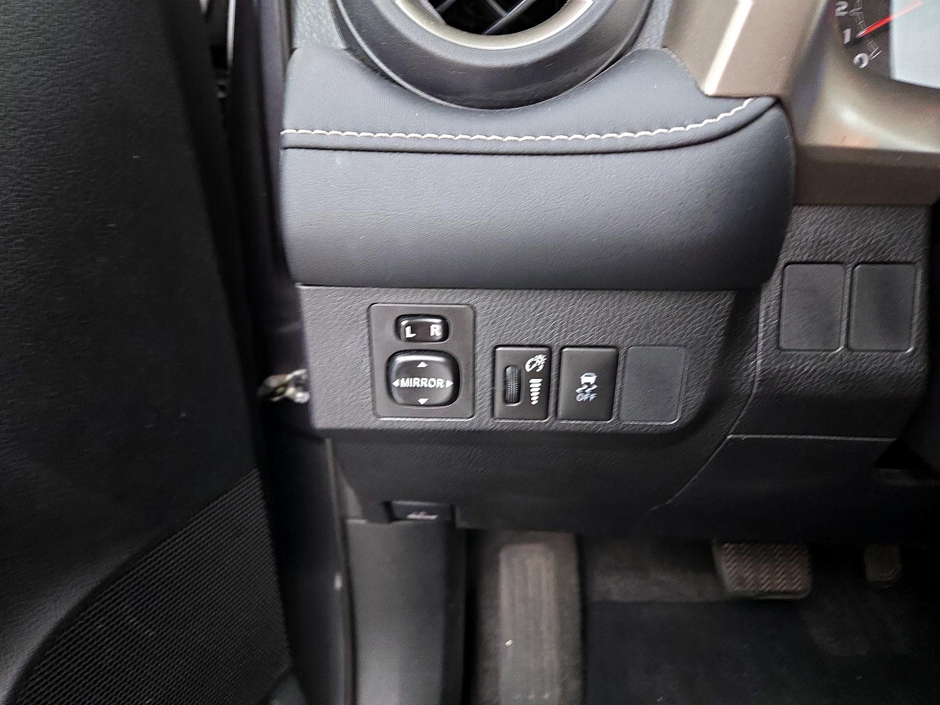 Thumbnail: 2015 Toyota RAV4 - 13
