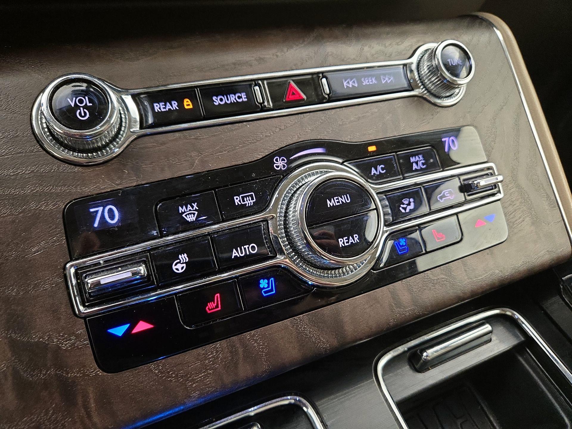 Thumbnail: 2020 Lincoln Aviator - 17
