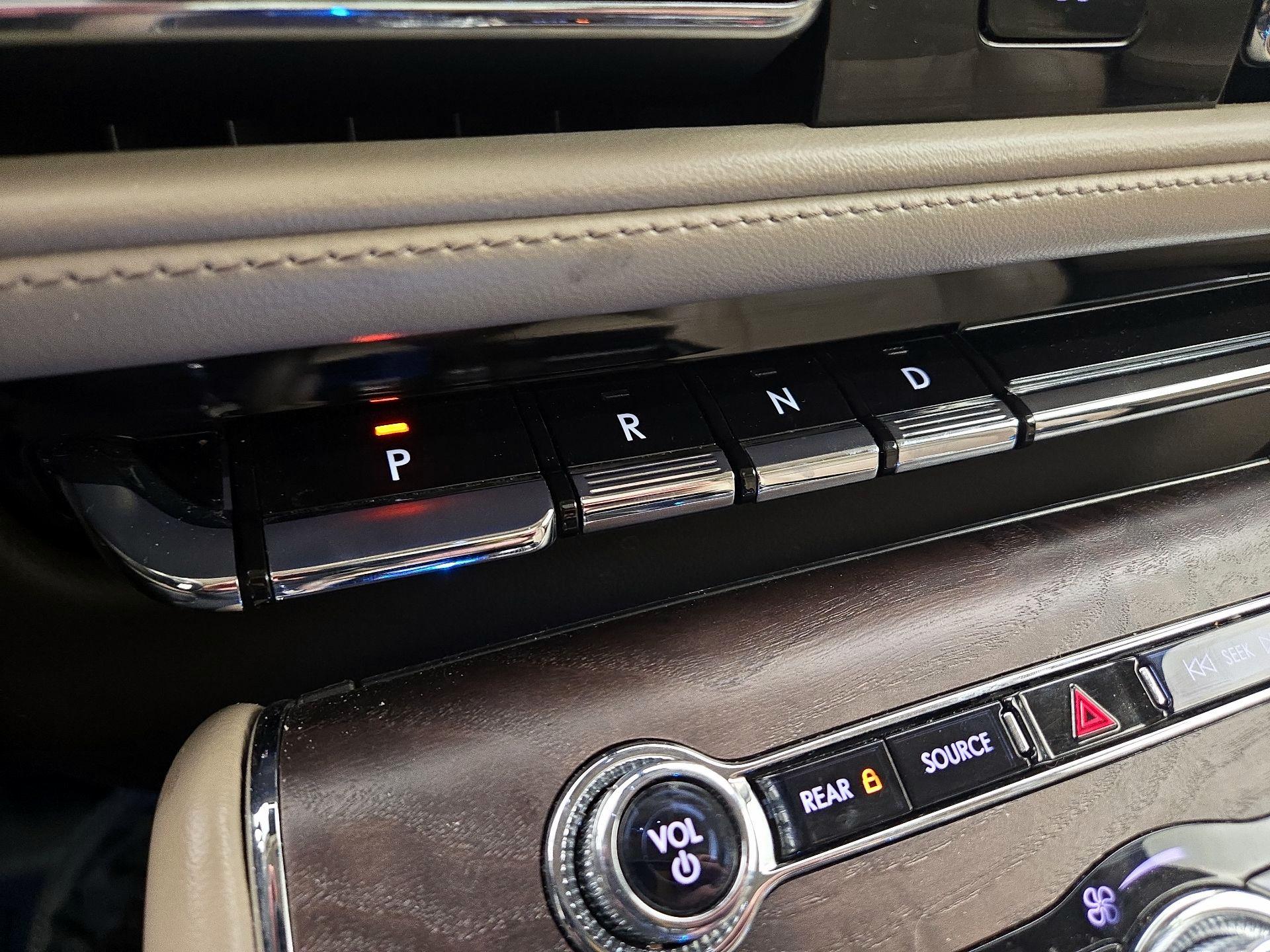 Thumbnail: 2020 Lincoln Aviator - 18