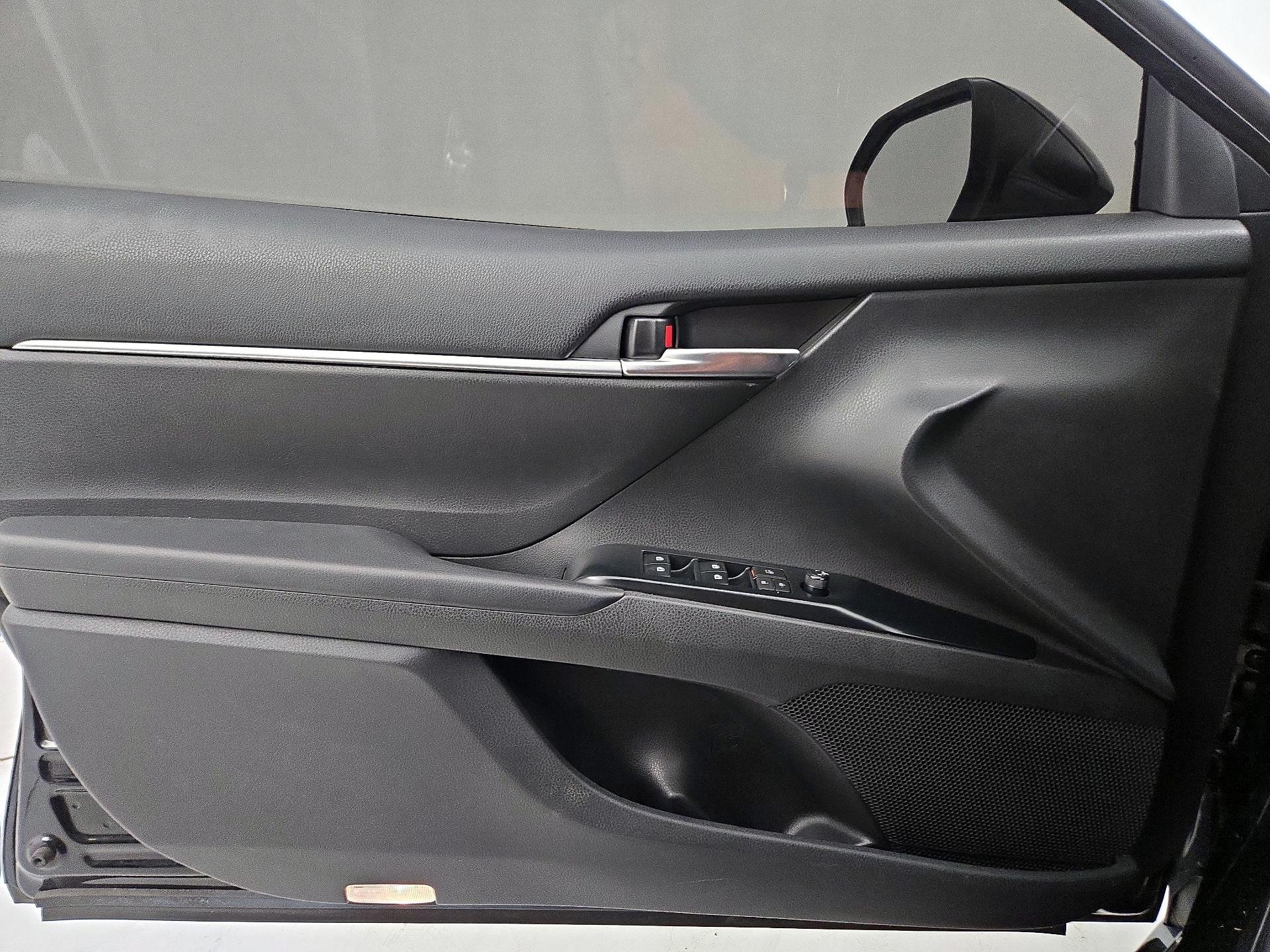 Thumbnail: 2019 Toyota Camry - 12