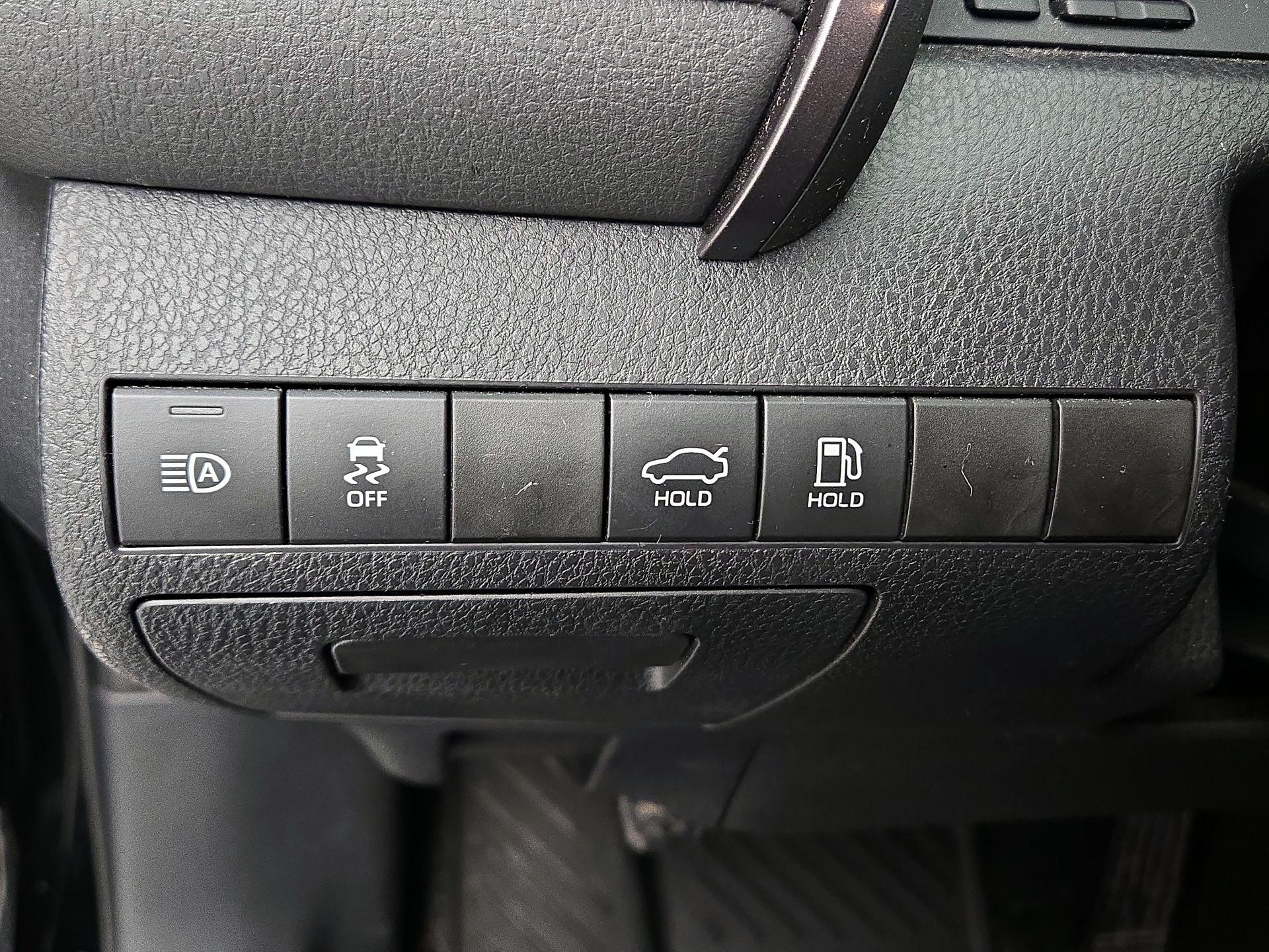 Thumbnail: 2019 Toyota Camry - 13