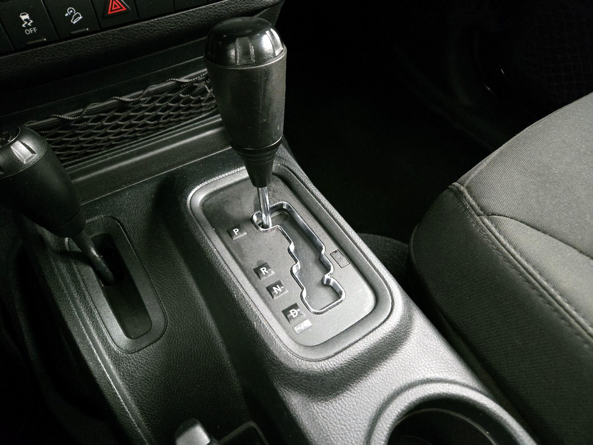 Thumbnail: 2016 Jeep Wrangler - 15