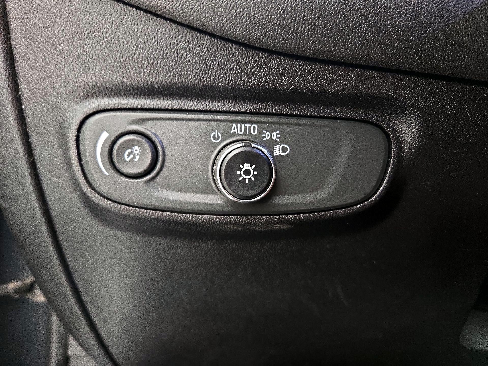 Thumbnail: 2018 Chevrolet Equinox - 13
