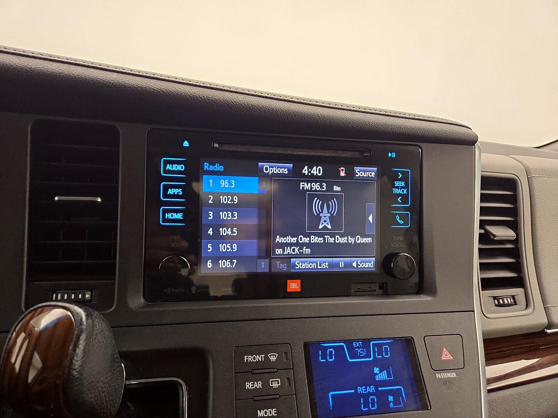 Thumbnail: 2016 Toyota Sienna - 15