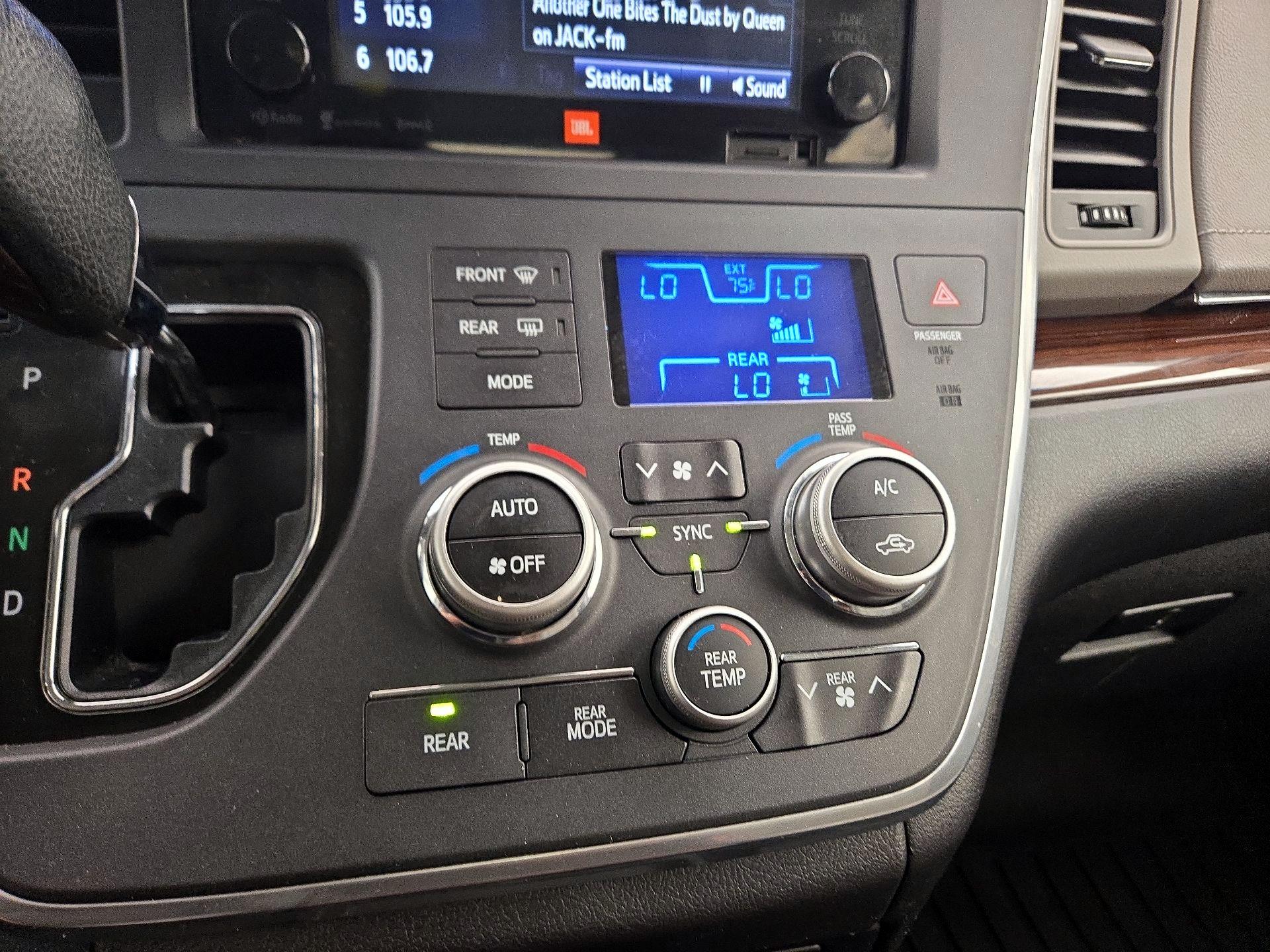 Thumbnail: 2016 Toyota Sienna - 16