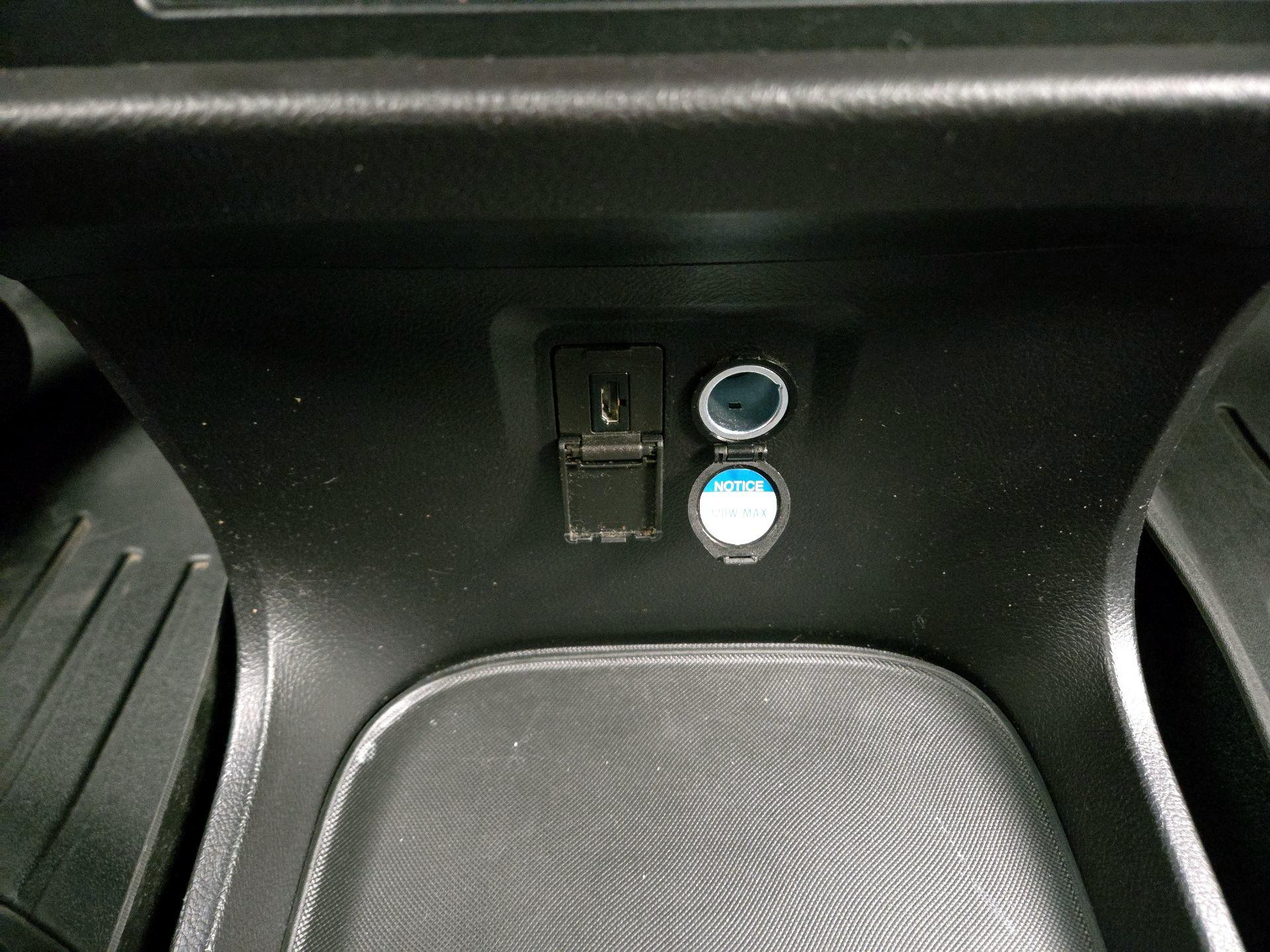 Thumbnail: 2016 Toyota Sienna - 18