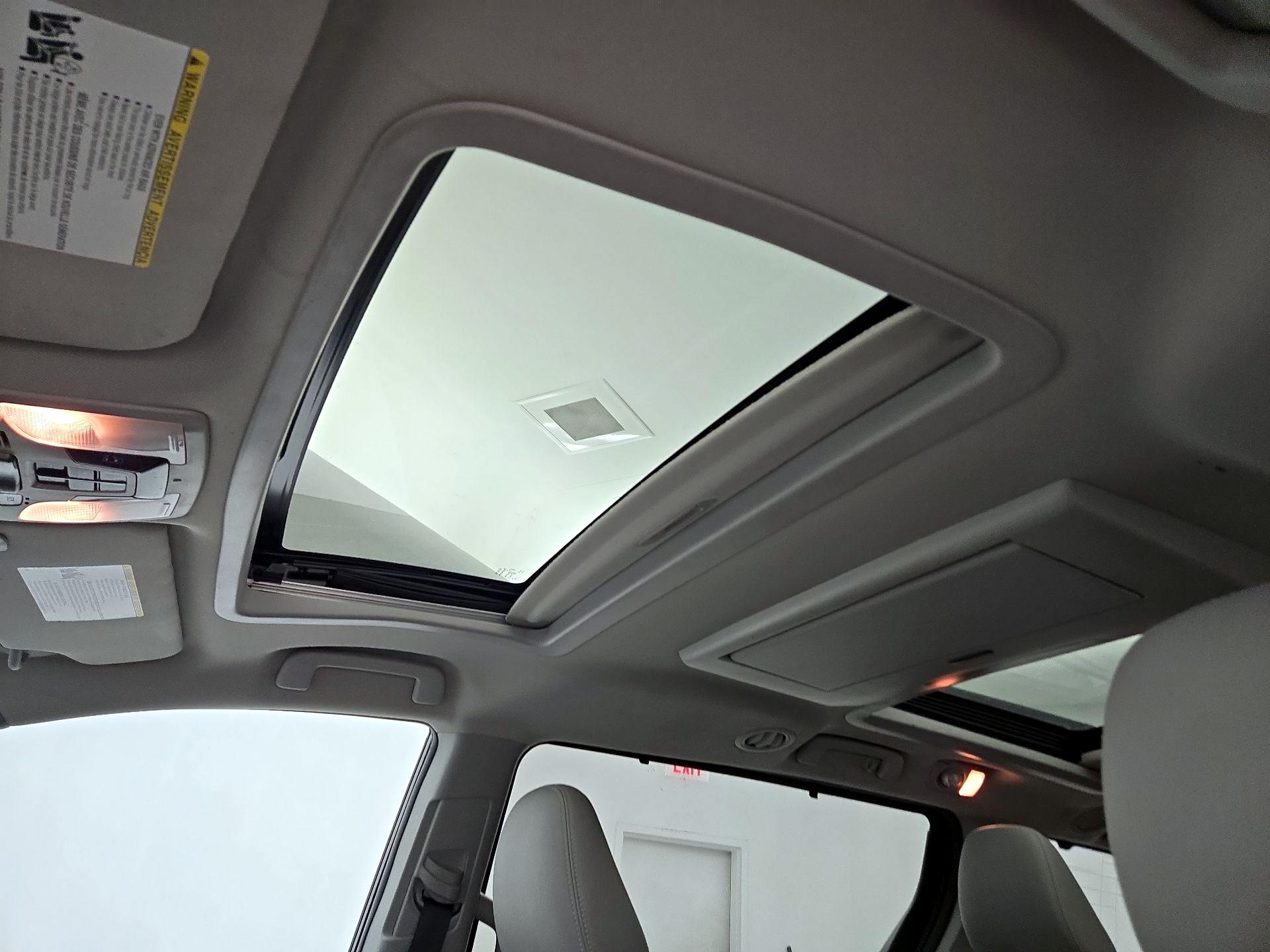 Thumbnail: 2016 Toyota Sienna - 19